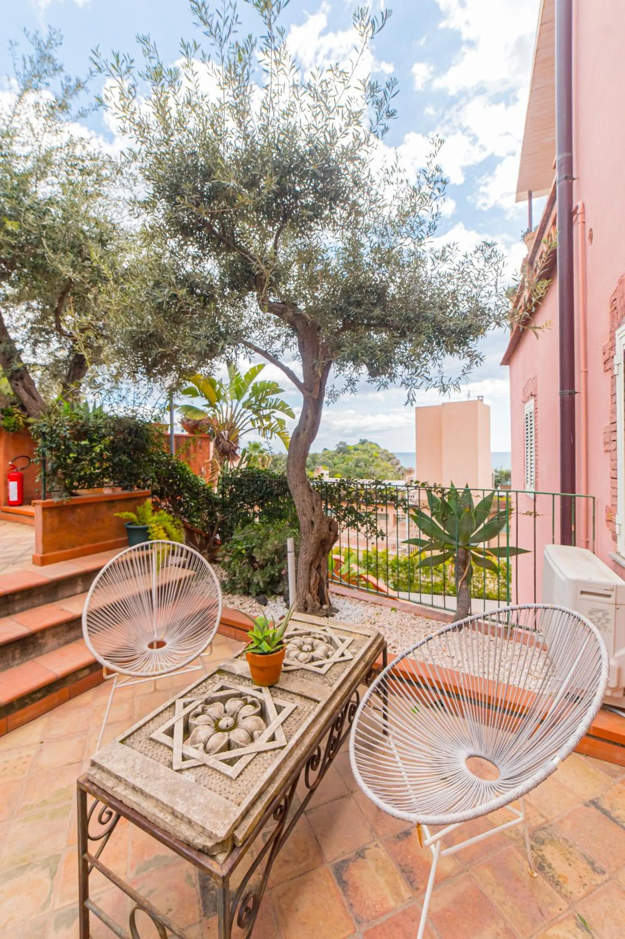Patio in Hotel Villino Gallodoro