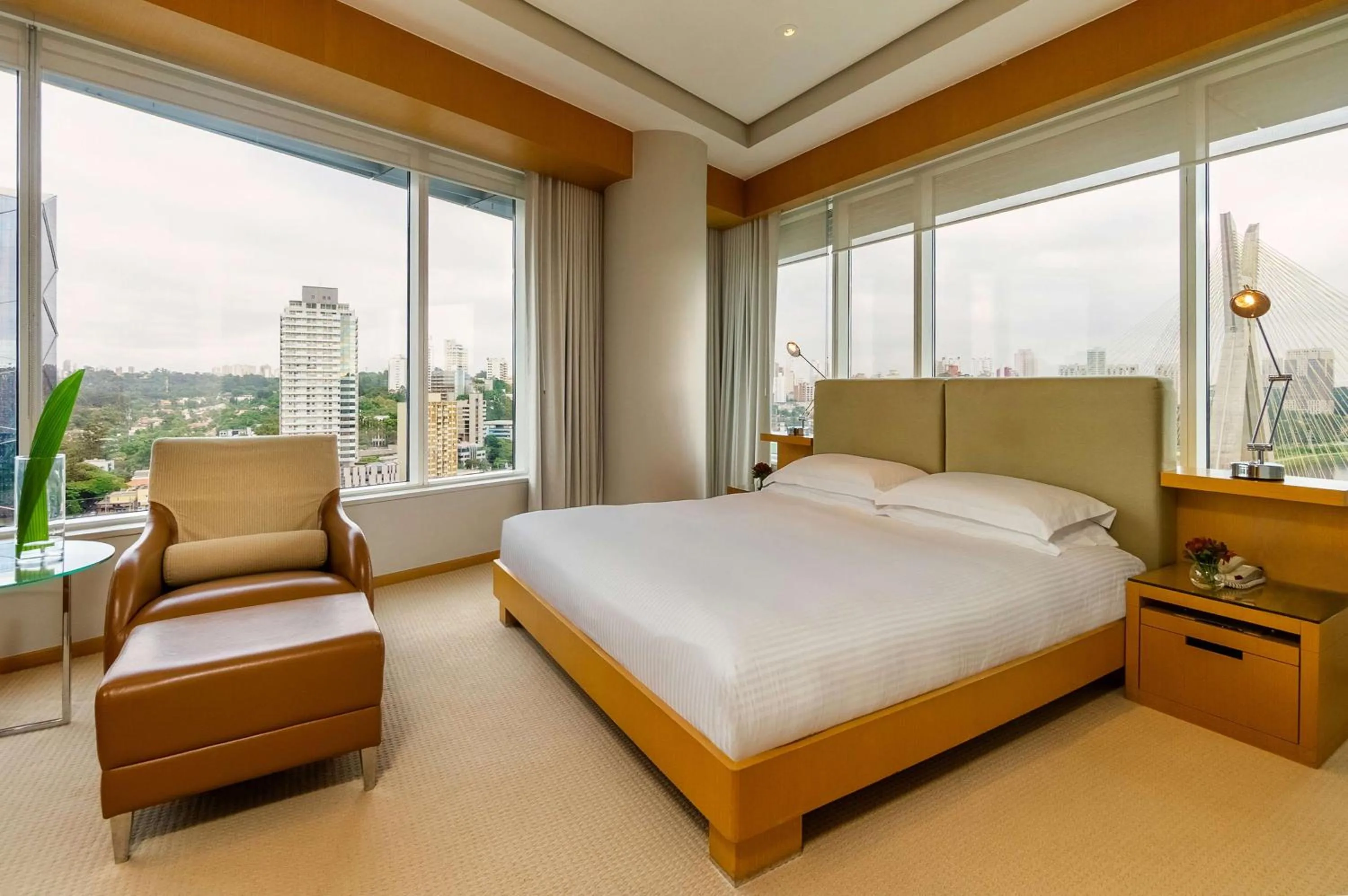 Photo of the whole room, Bed in Grand Hyatt São Paulo