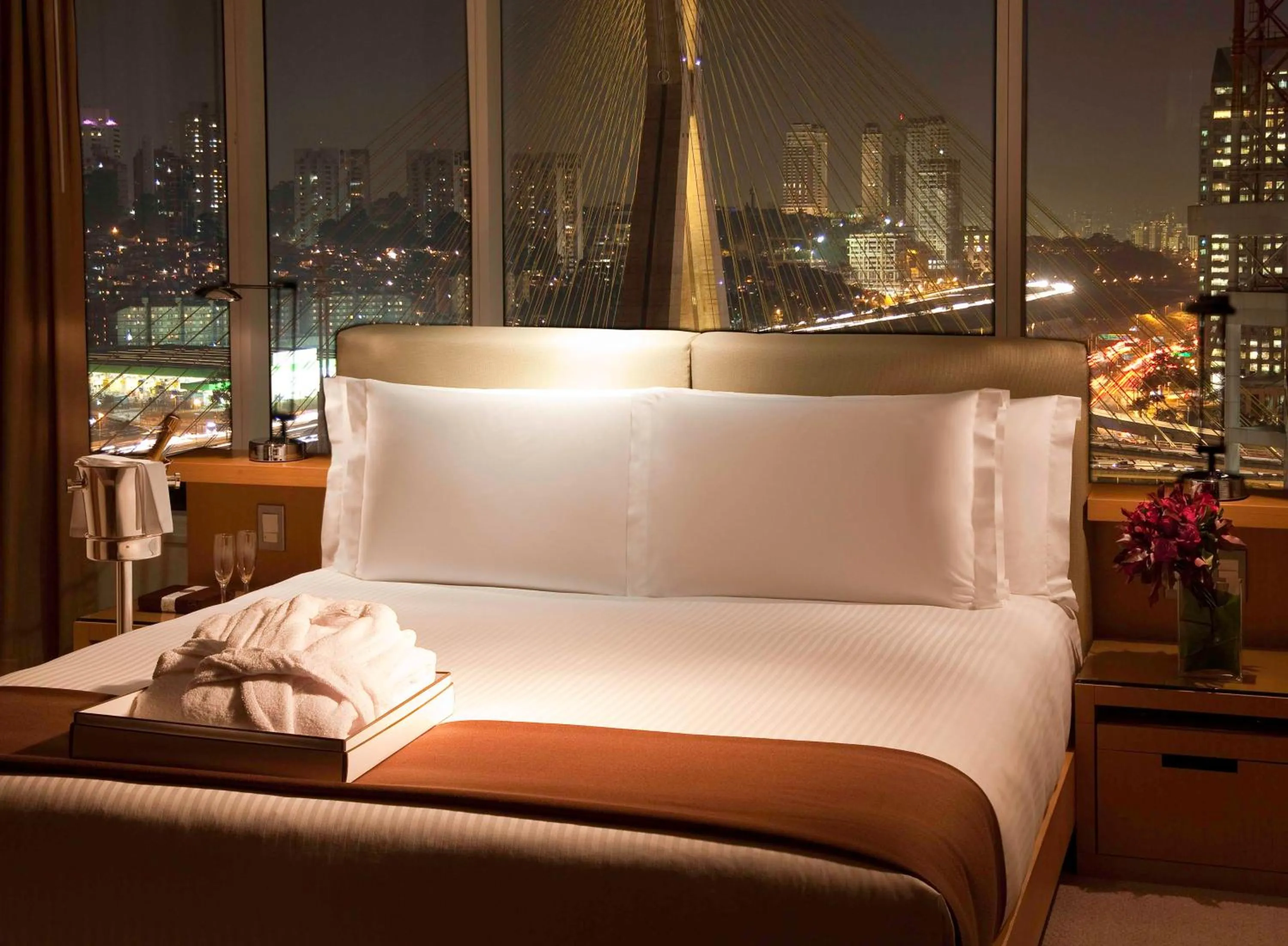 Photo of the whole room, Bed in Grand Hyatt São Paulo
