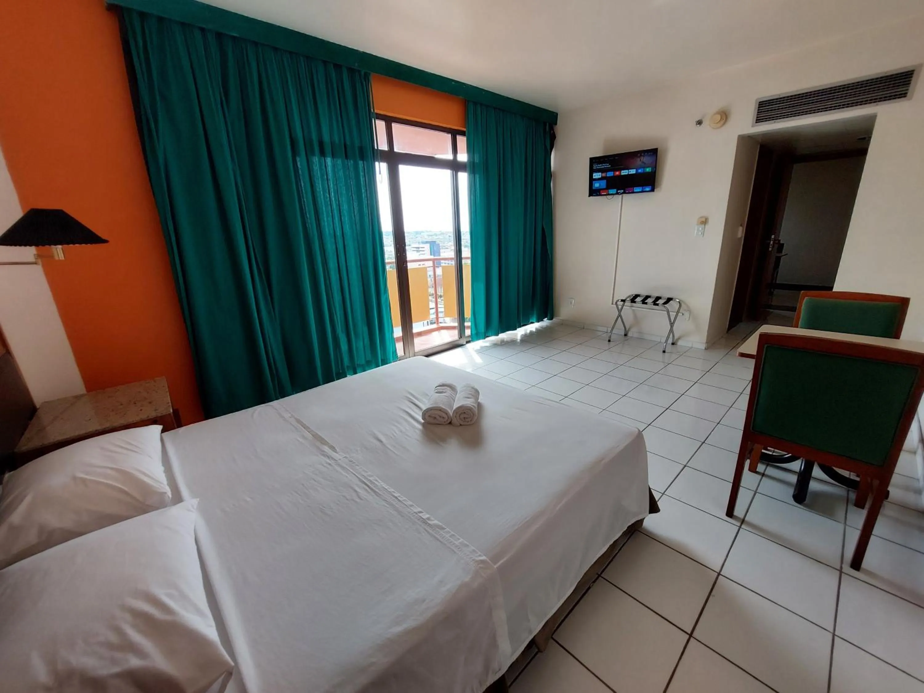 Photo of the whole room, Bed in Taj Mahal Hotel