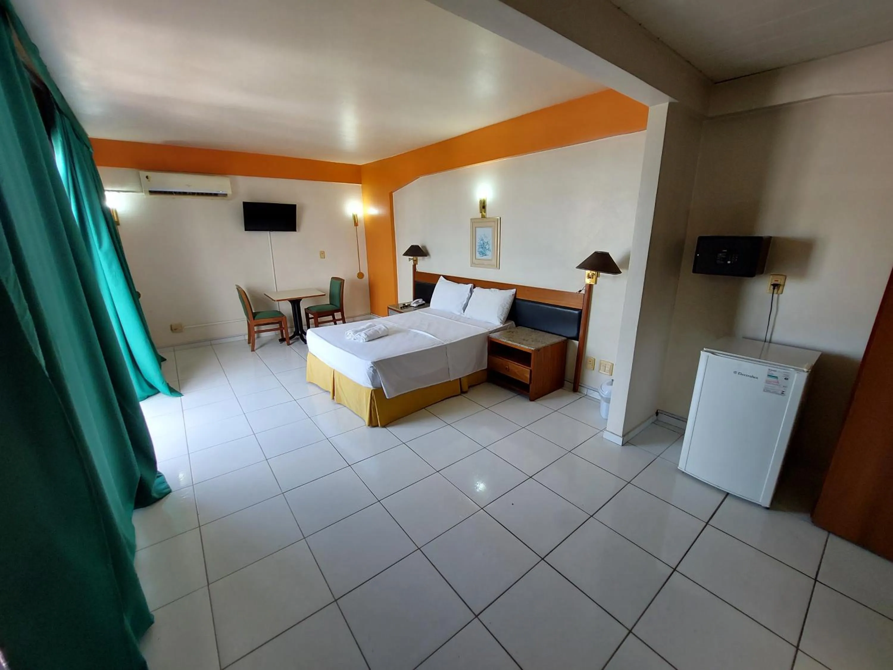 Bed in Taj Mahal Hotel