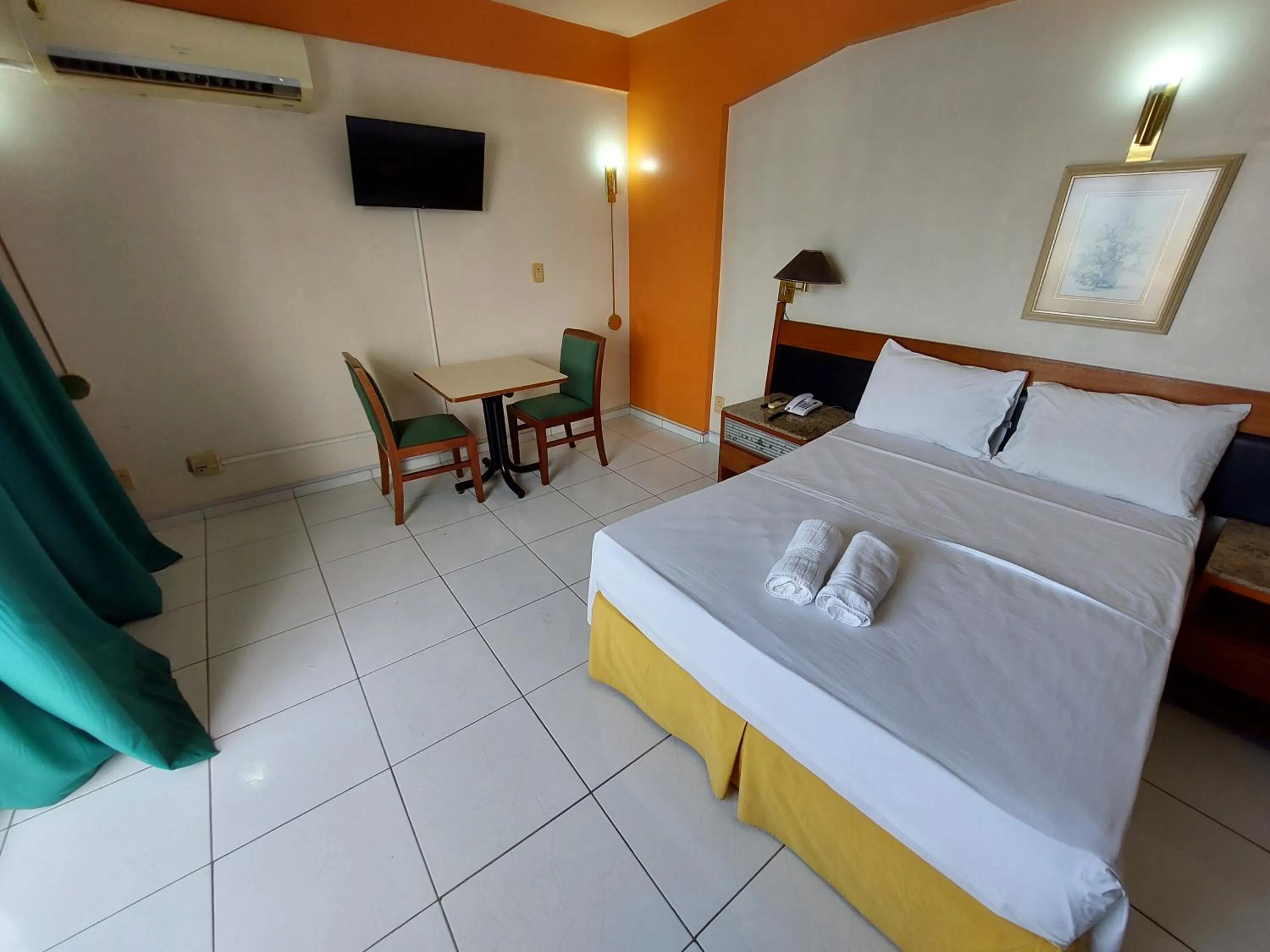 Bed in Taj Mahal Hotel