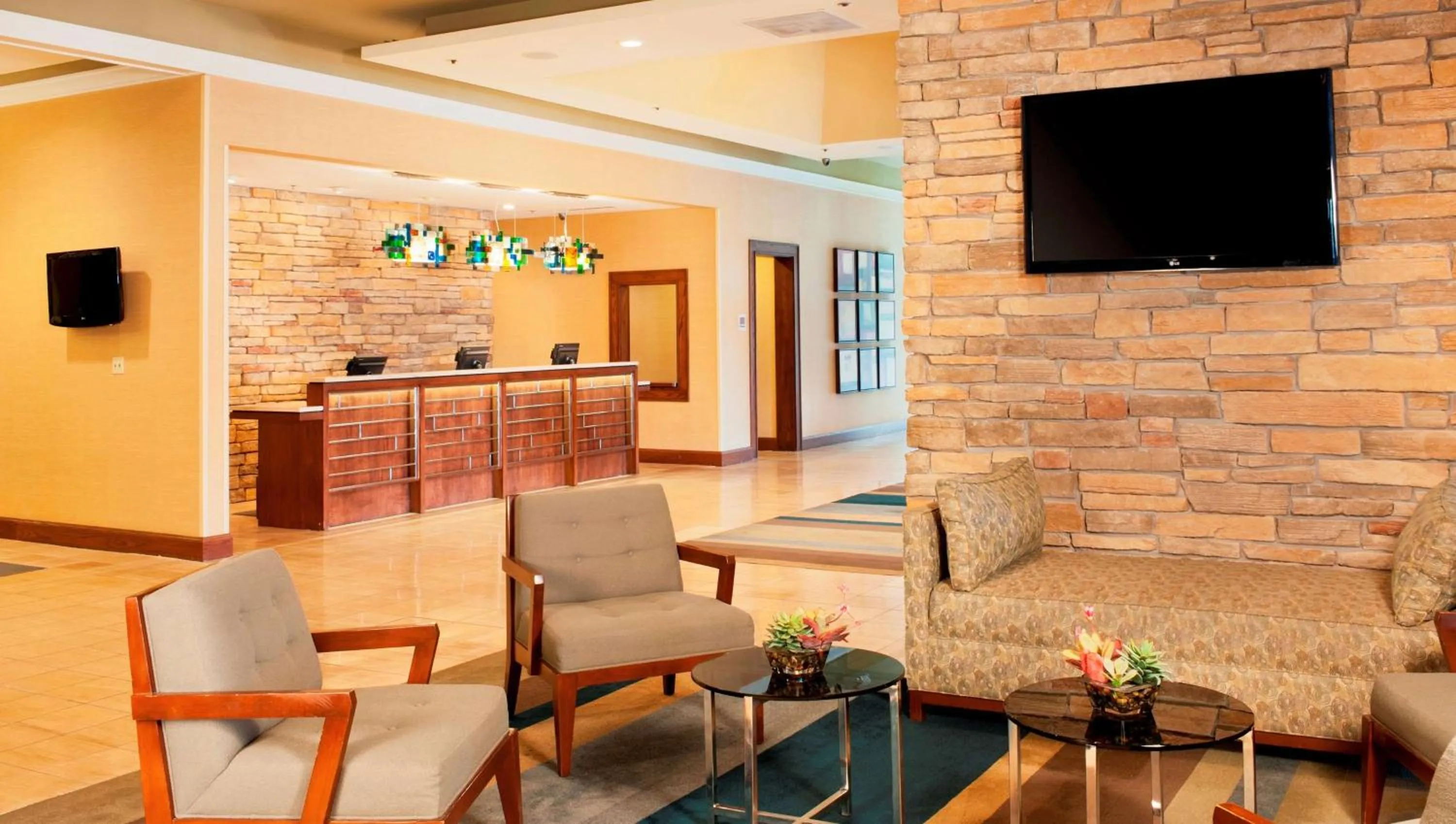 Lobby or reception in DoubleTree by Hilton Collinsville/St.Louis