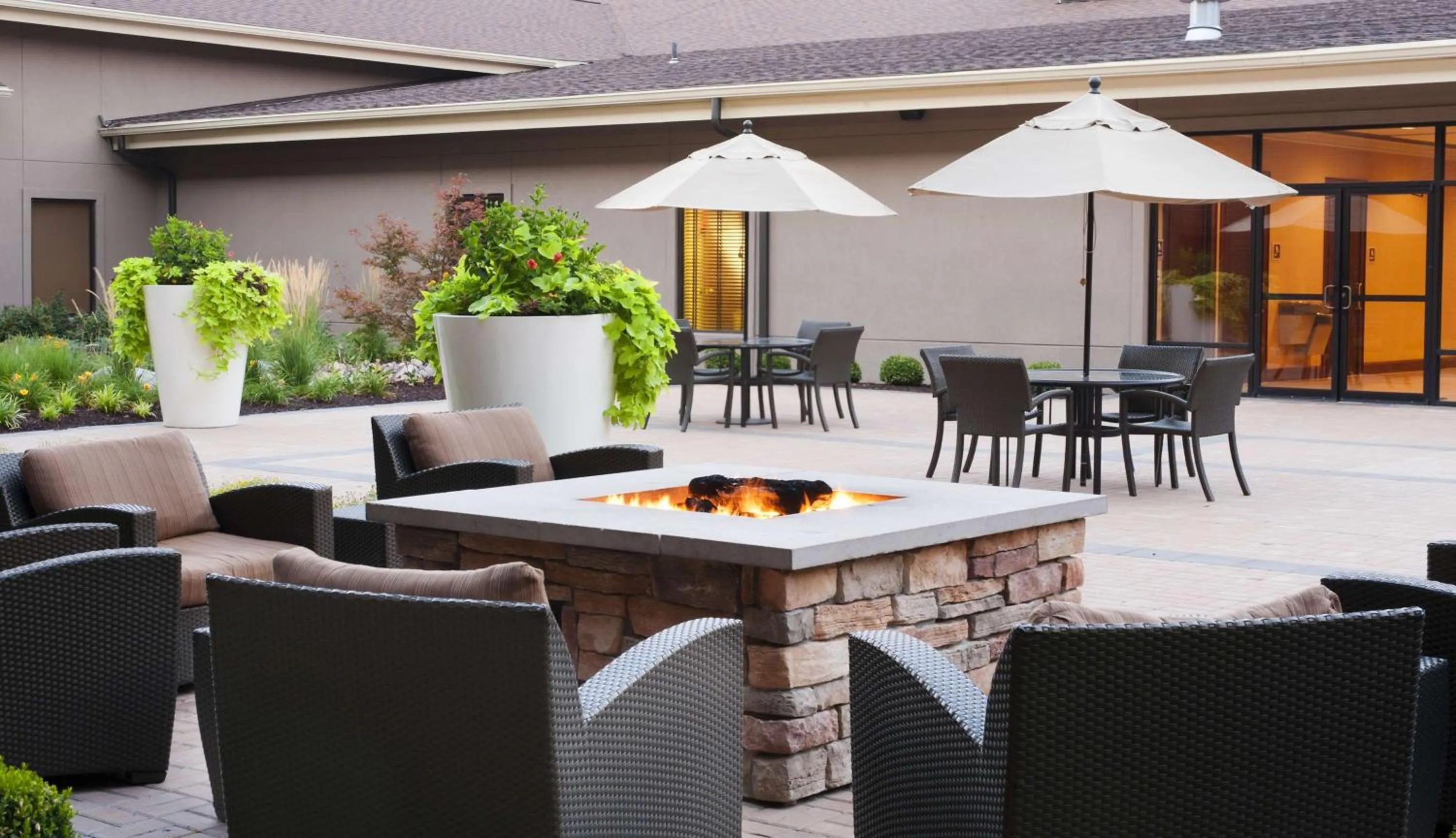 Photo of the whole room in DoubleTree by Hilton Collinsville/St.Louis