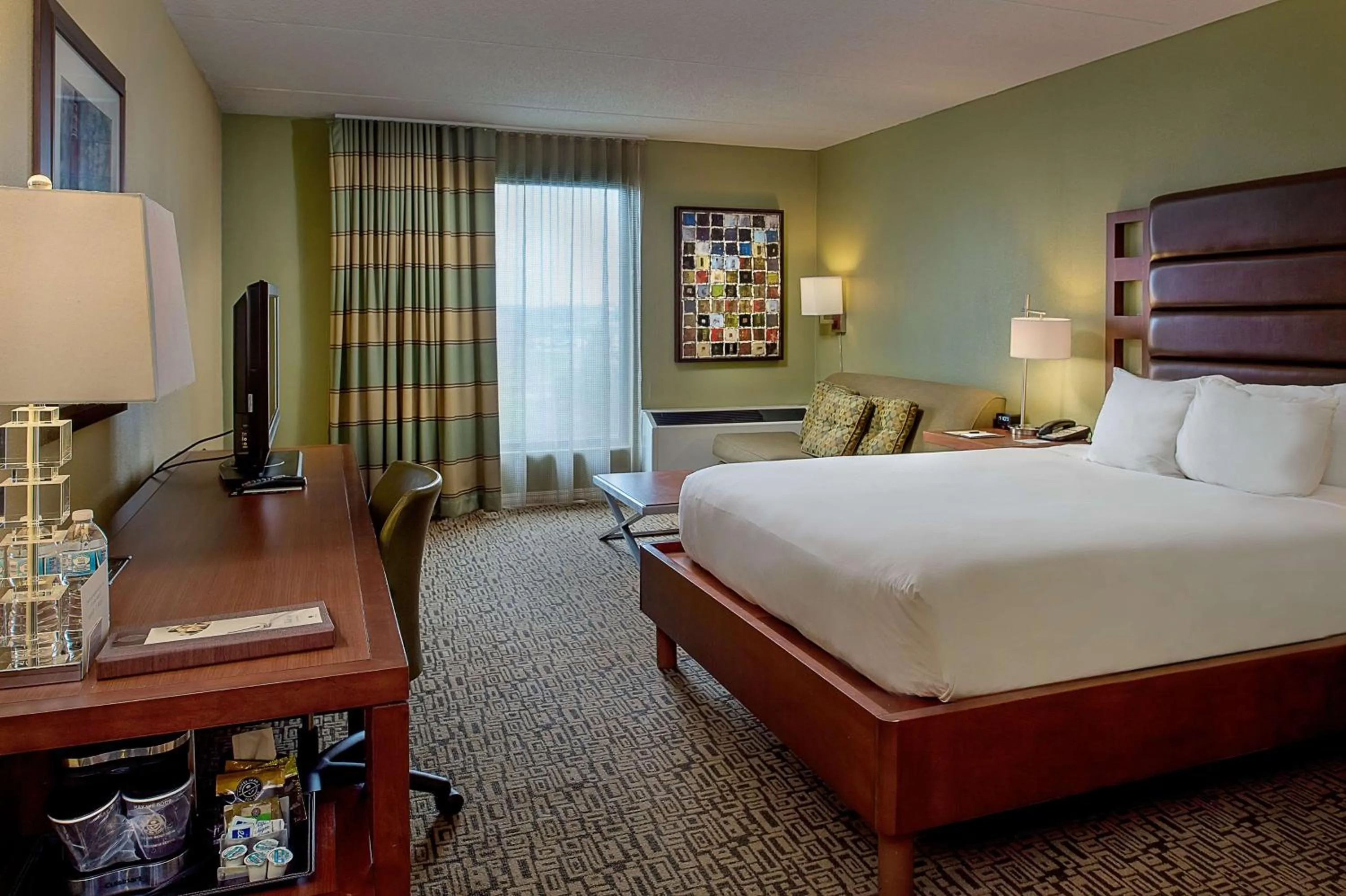 Bedroom, Bed in DoubleTree by Hilton Collinsville/St.Louis