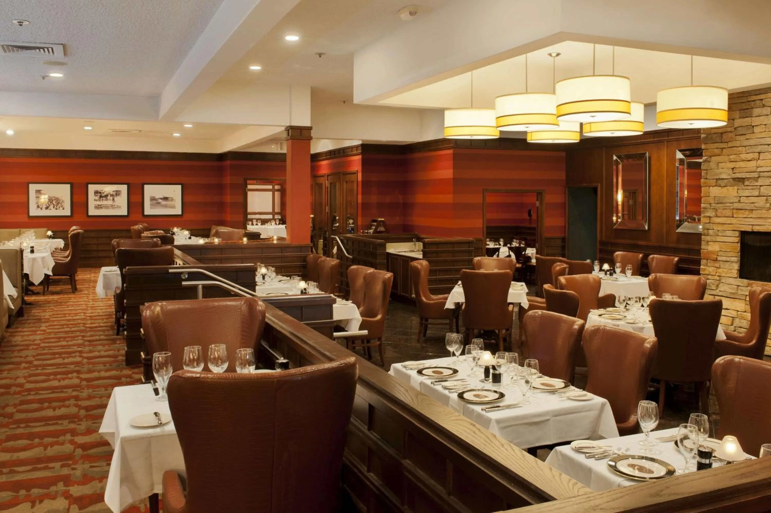 Restaurant/places to eat in DoubleTree by Hilton Collinsville/St.Louis