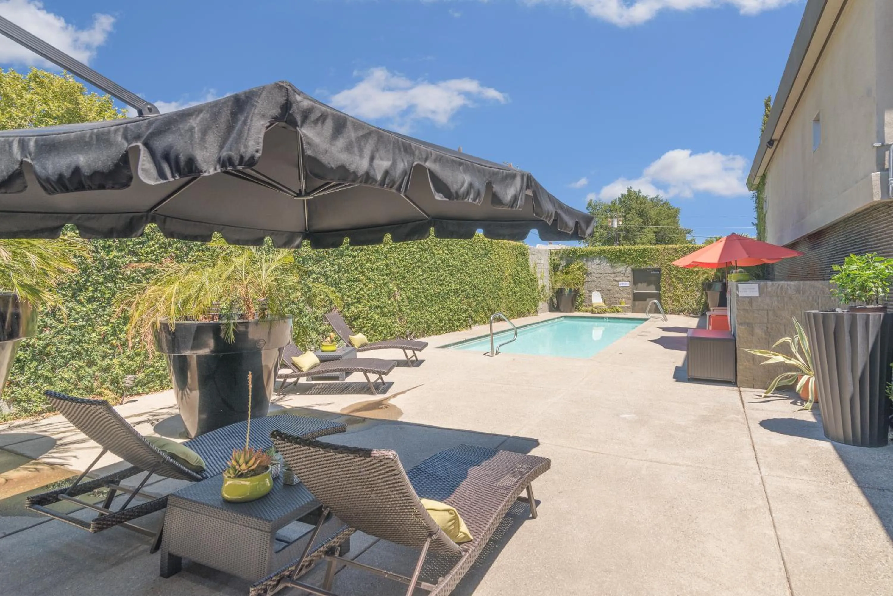 Day in The Greens Hotel on Del Paso