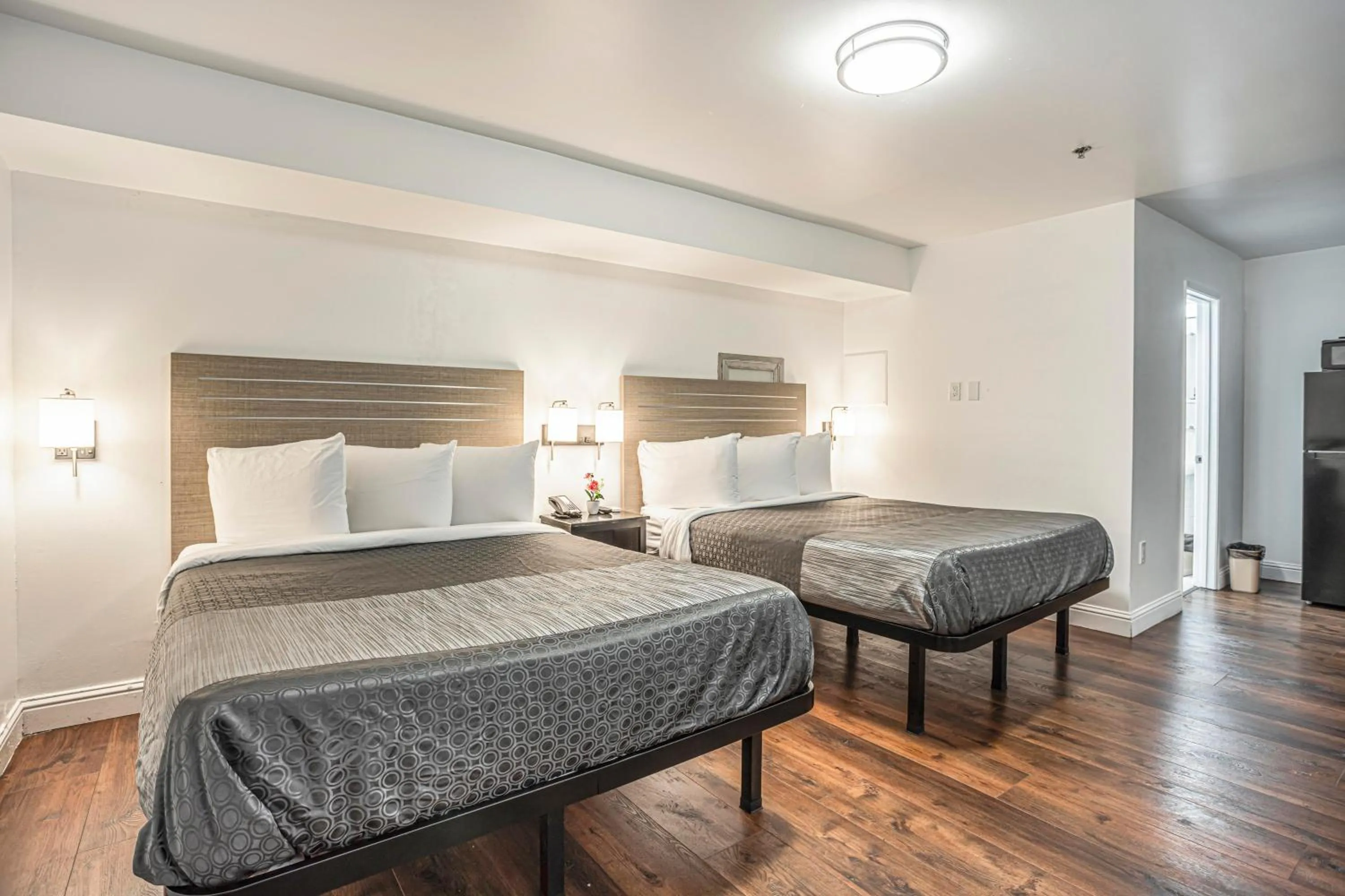 Guests, Bed in The Greens Hotel on Del Paso