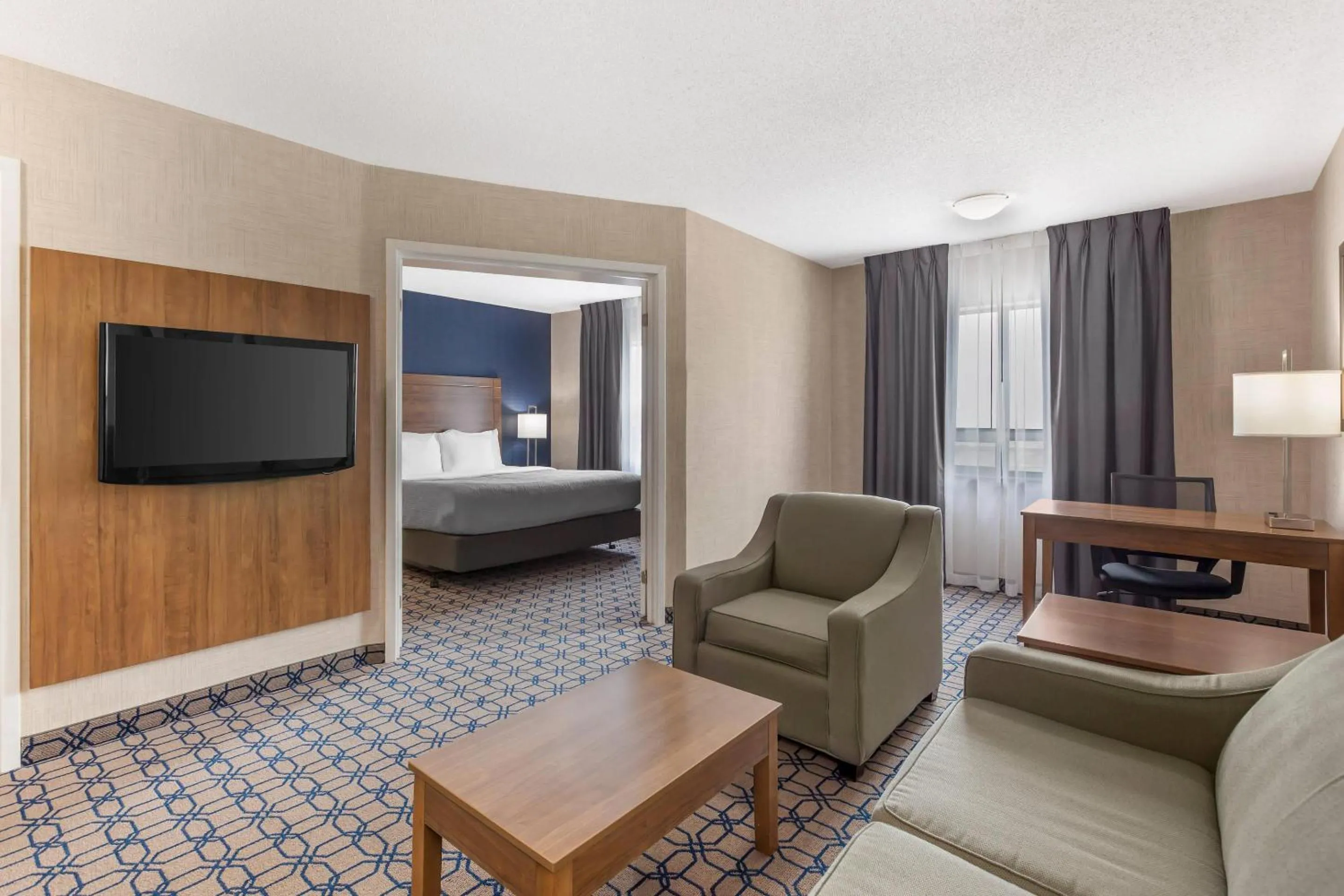 Bedroom, Bed in Quality Suites