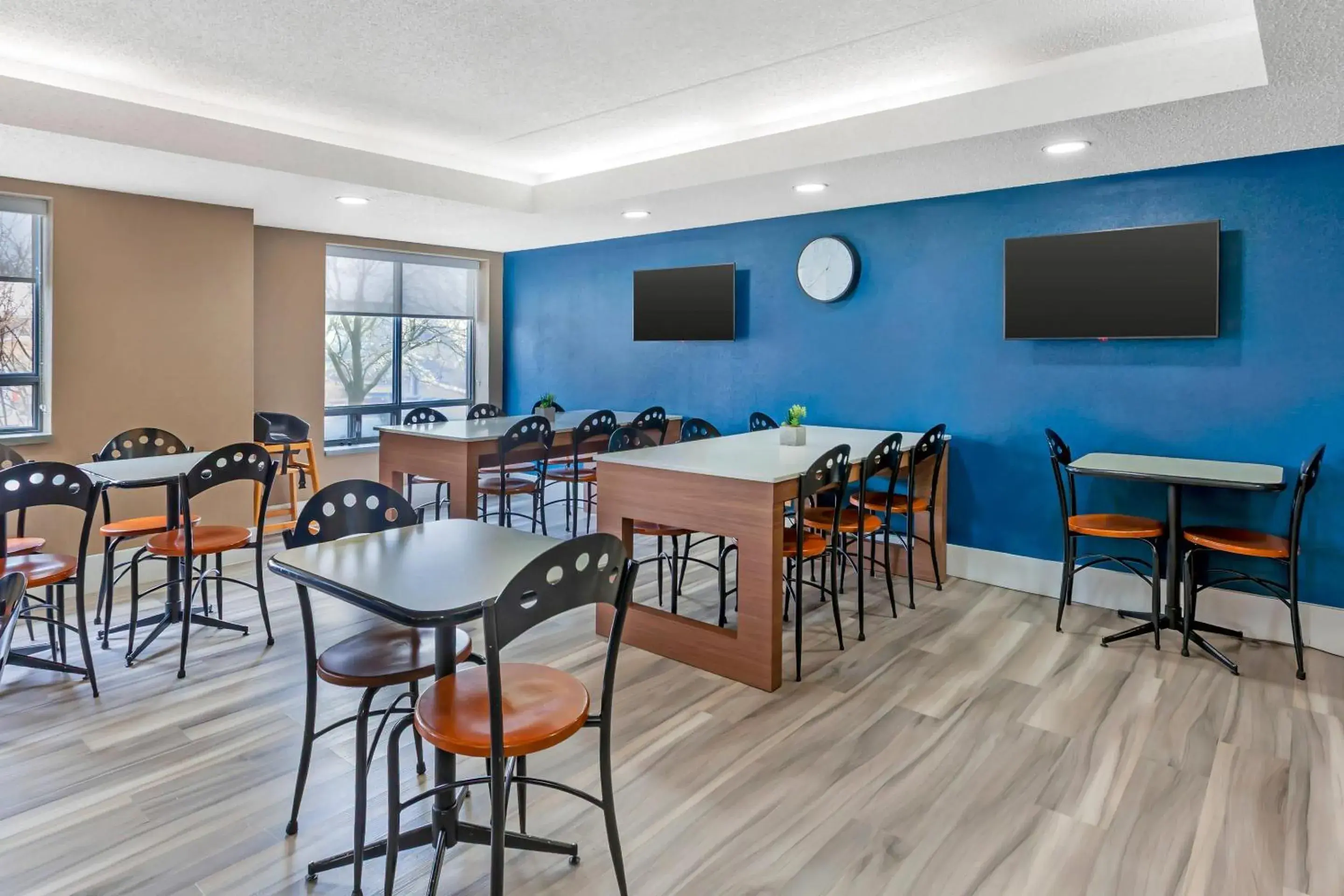 Breakfast in Quality Suites Breakfast in Quality Suites