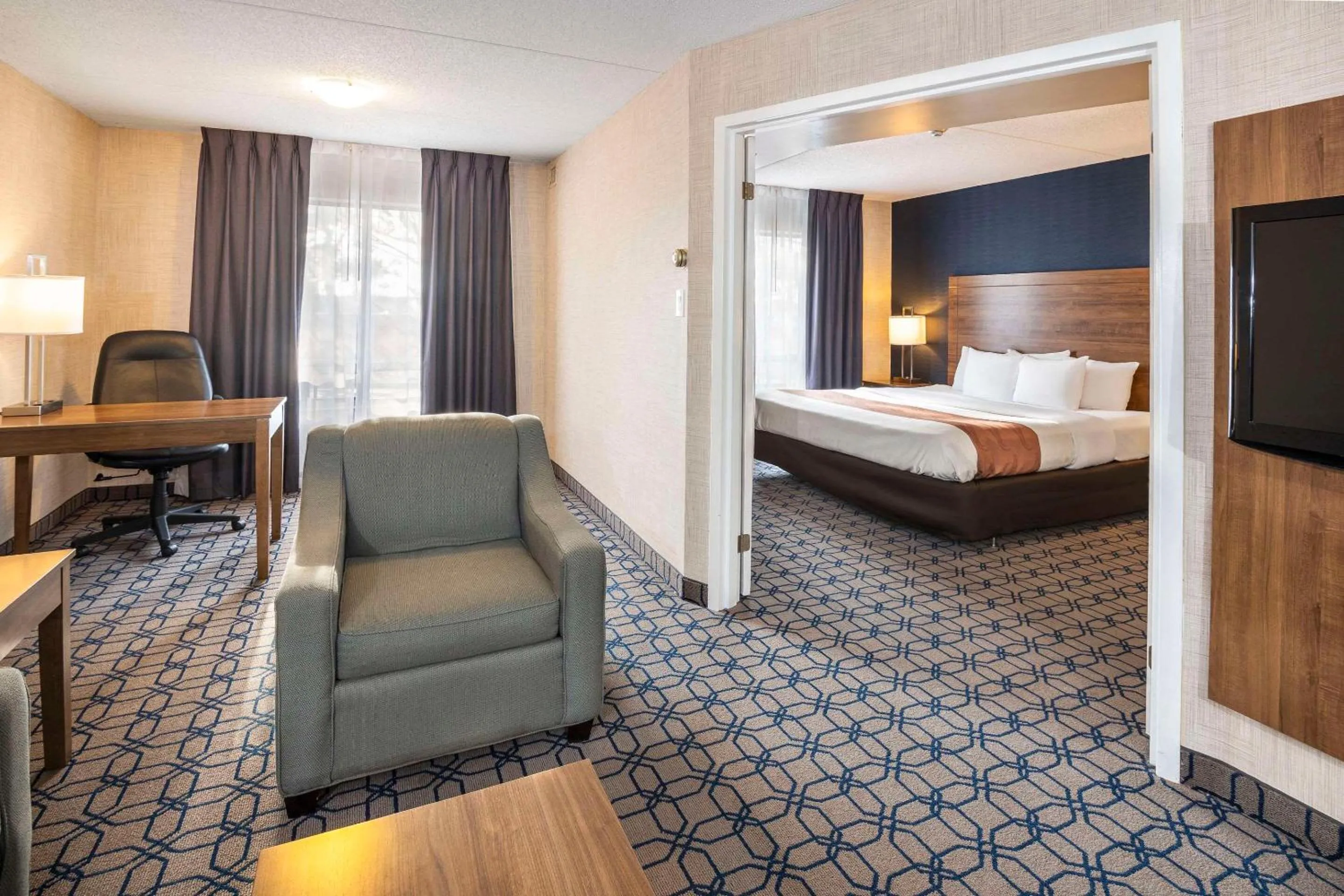 Bedroom, Bed in Quality Suites