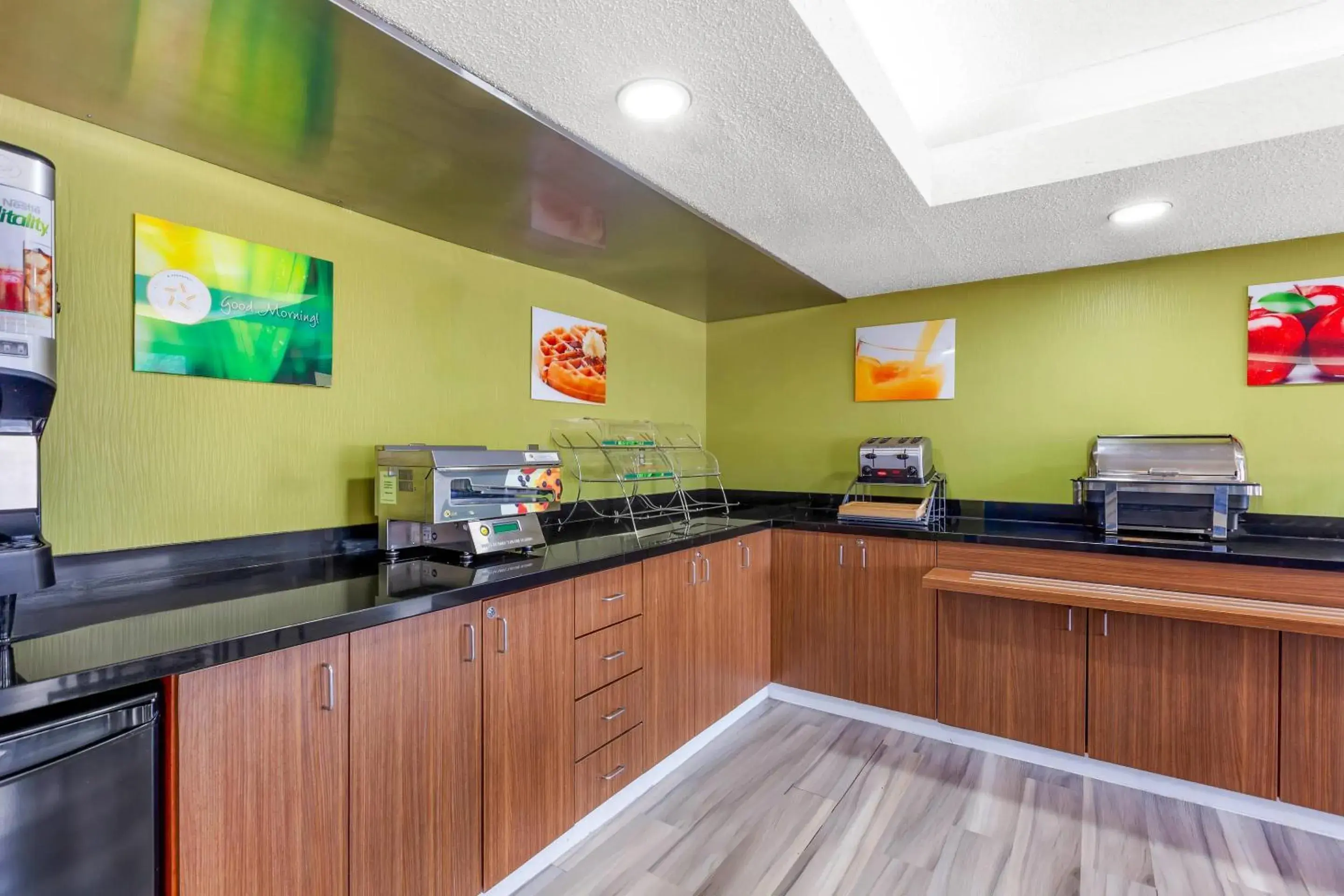 Breakfast in Quality Suites Breakfast in Quality Suites