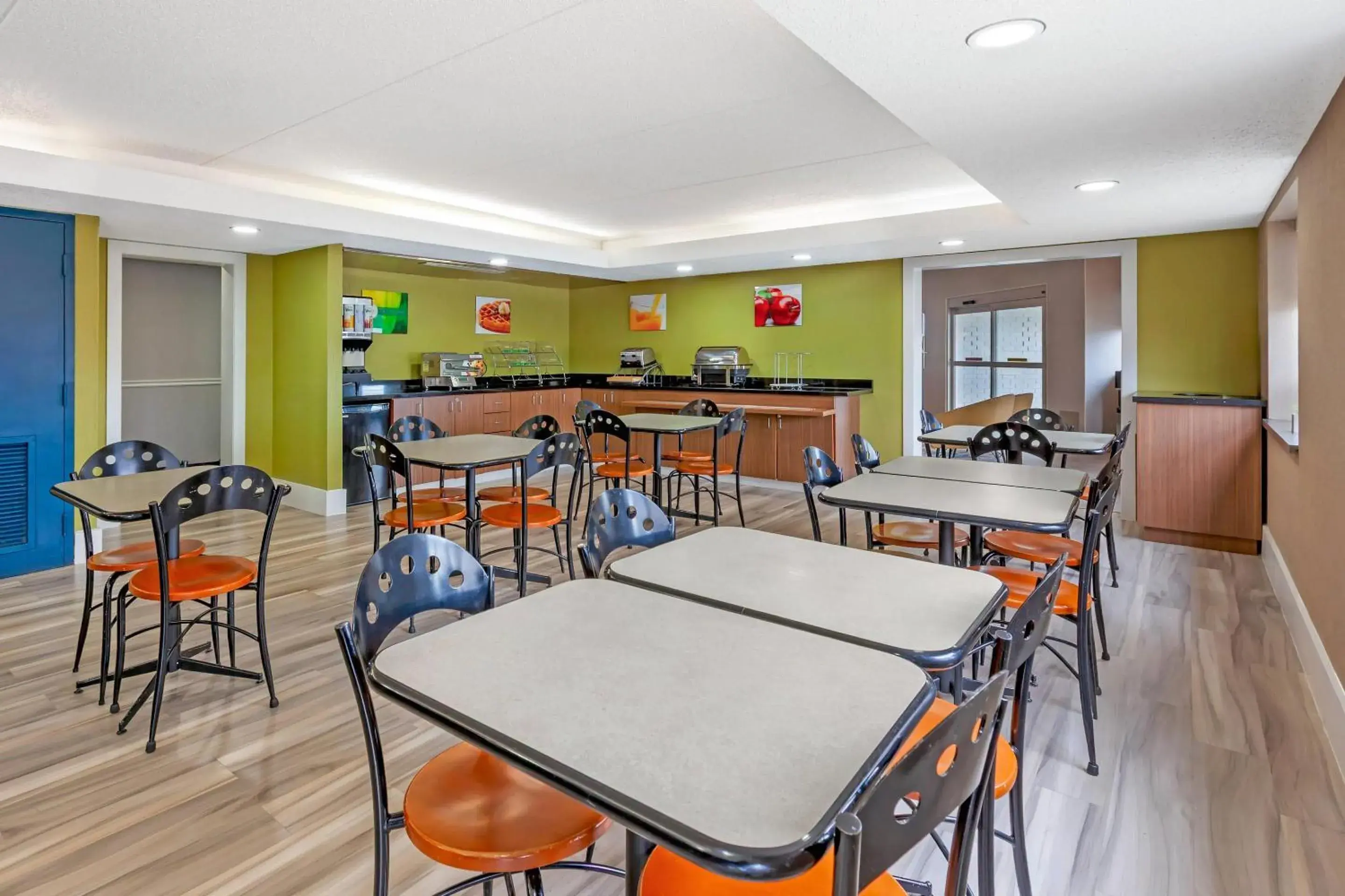 Breakfast in Quality Suites Breakfast in Quality Suites