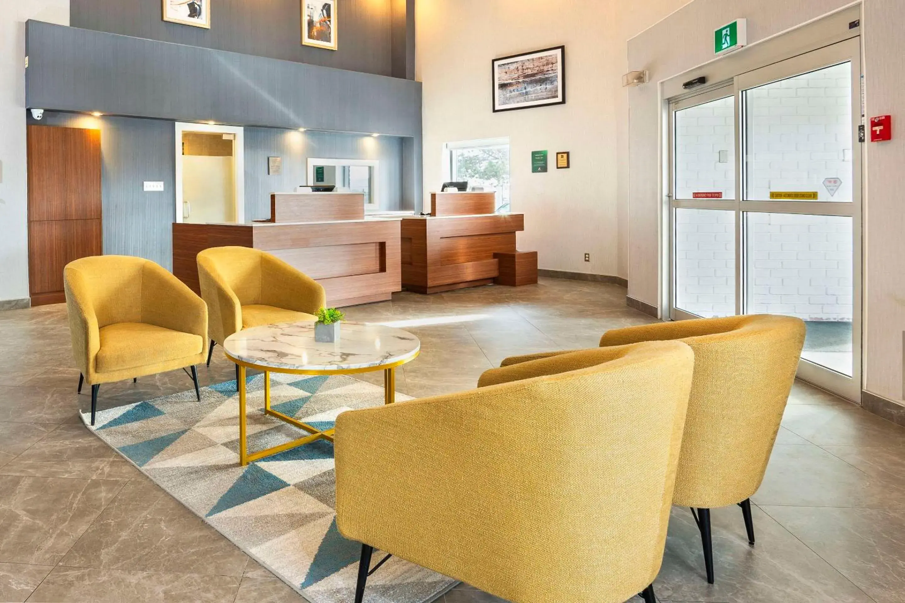 Lobby or reception in Quality Suites Lobby or reception in Quality Suites