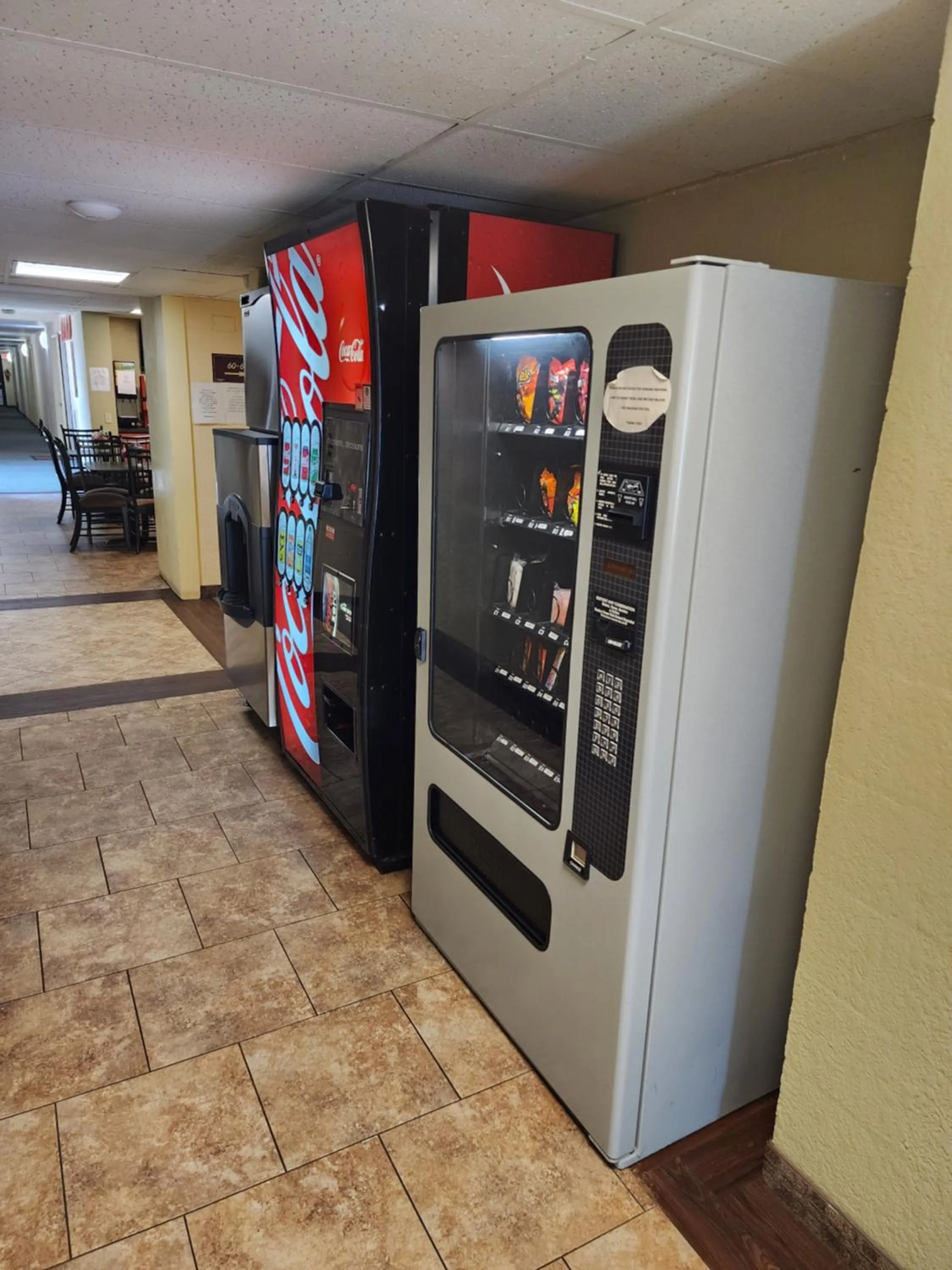 vending machine in Lantern Motel