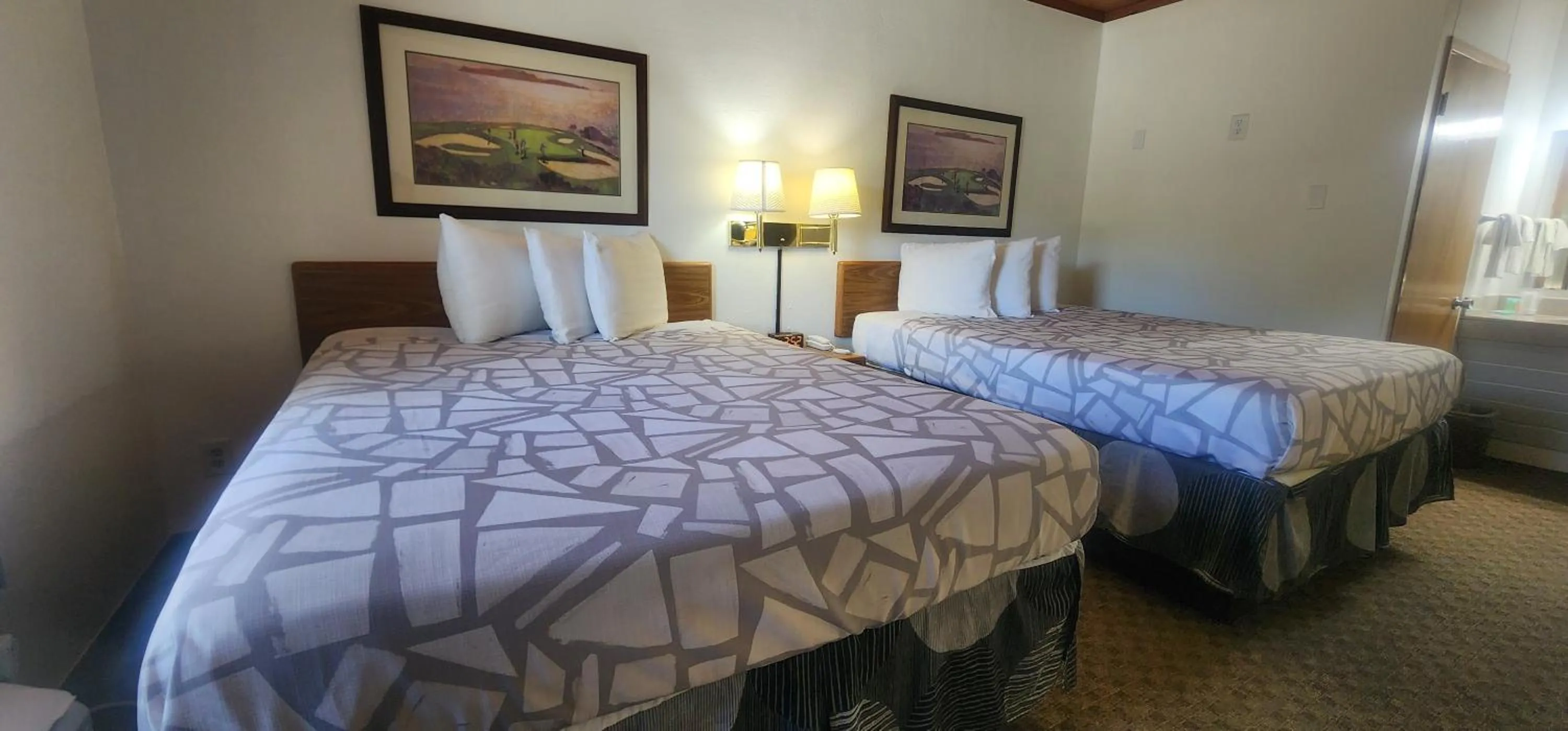 Bed in Lantern Motel