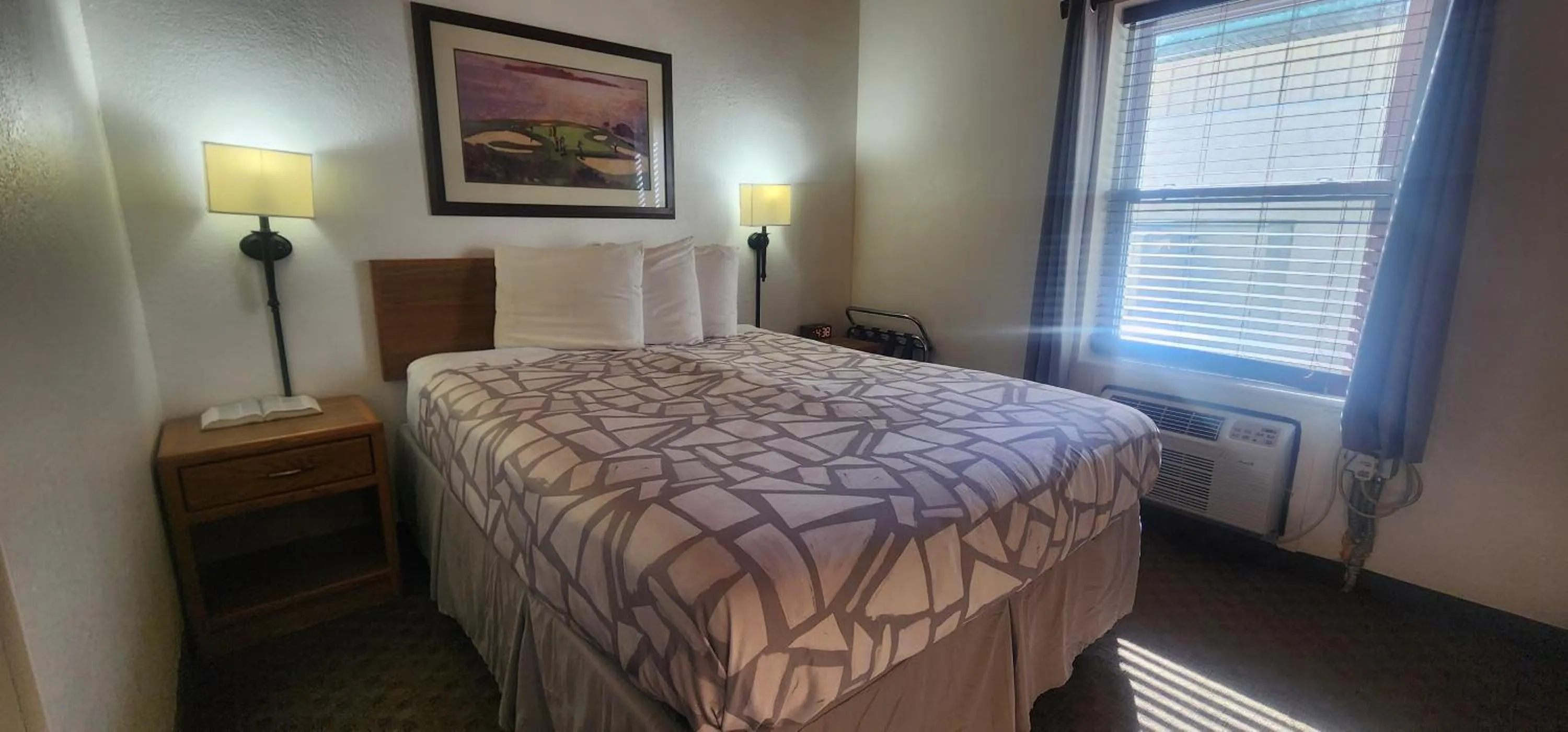 Bed in Lantern Motel