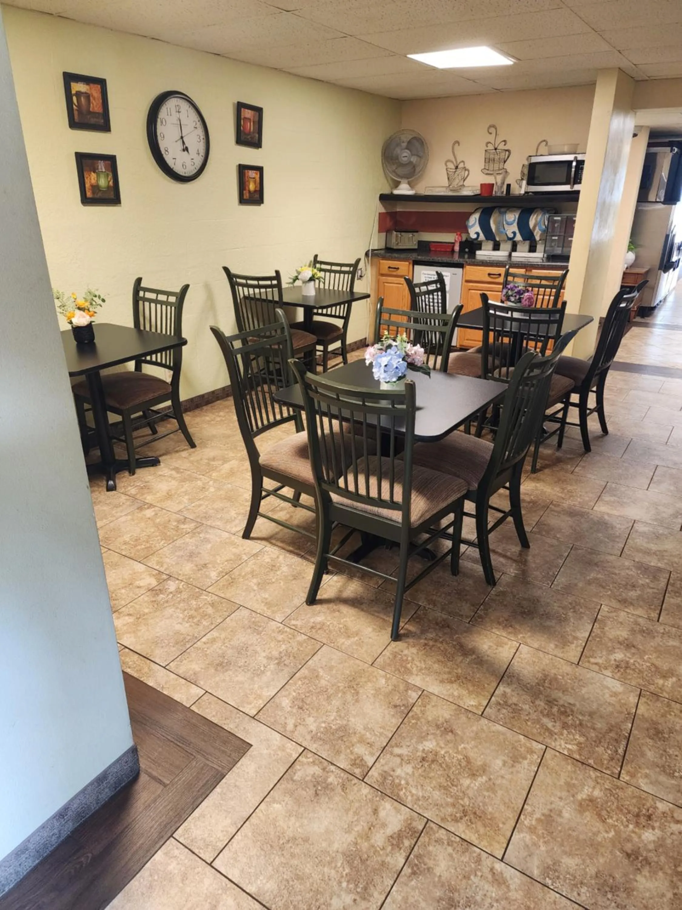 Breakfast in Lantern Motel