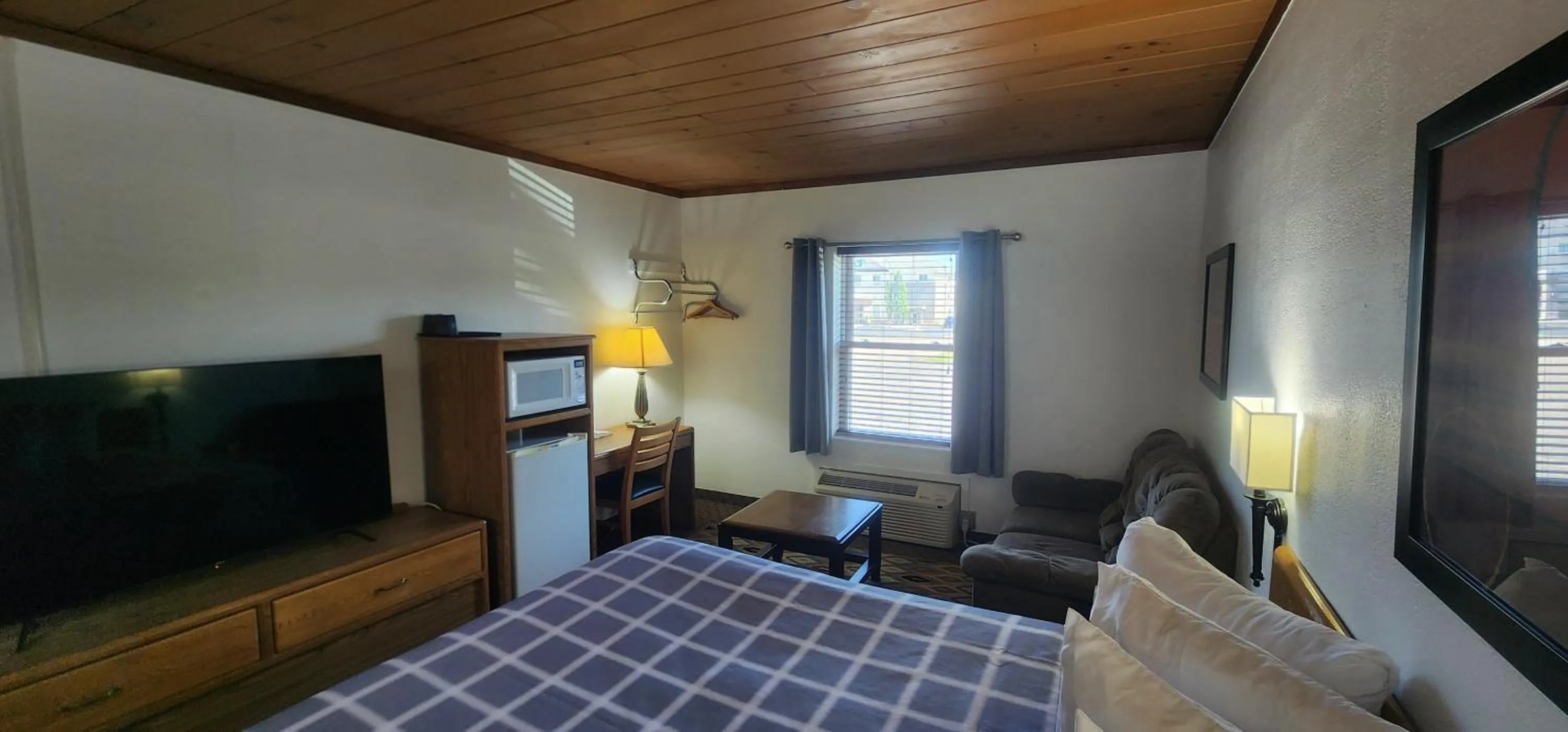 Bed in Lantern Motel