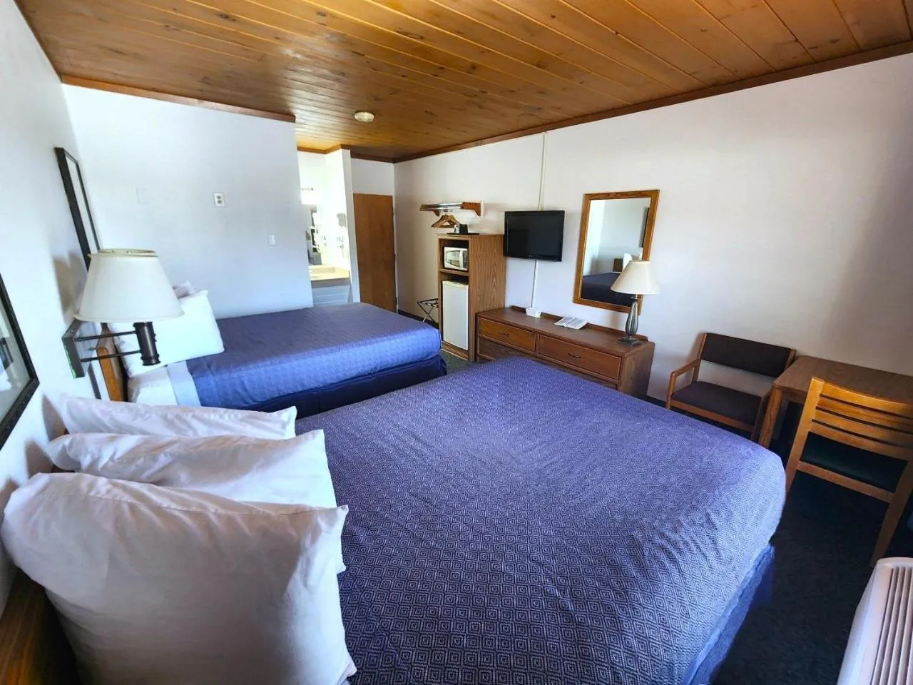 Bed in Lantern Motel