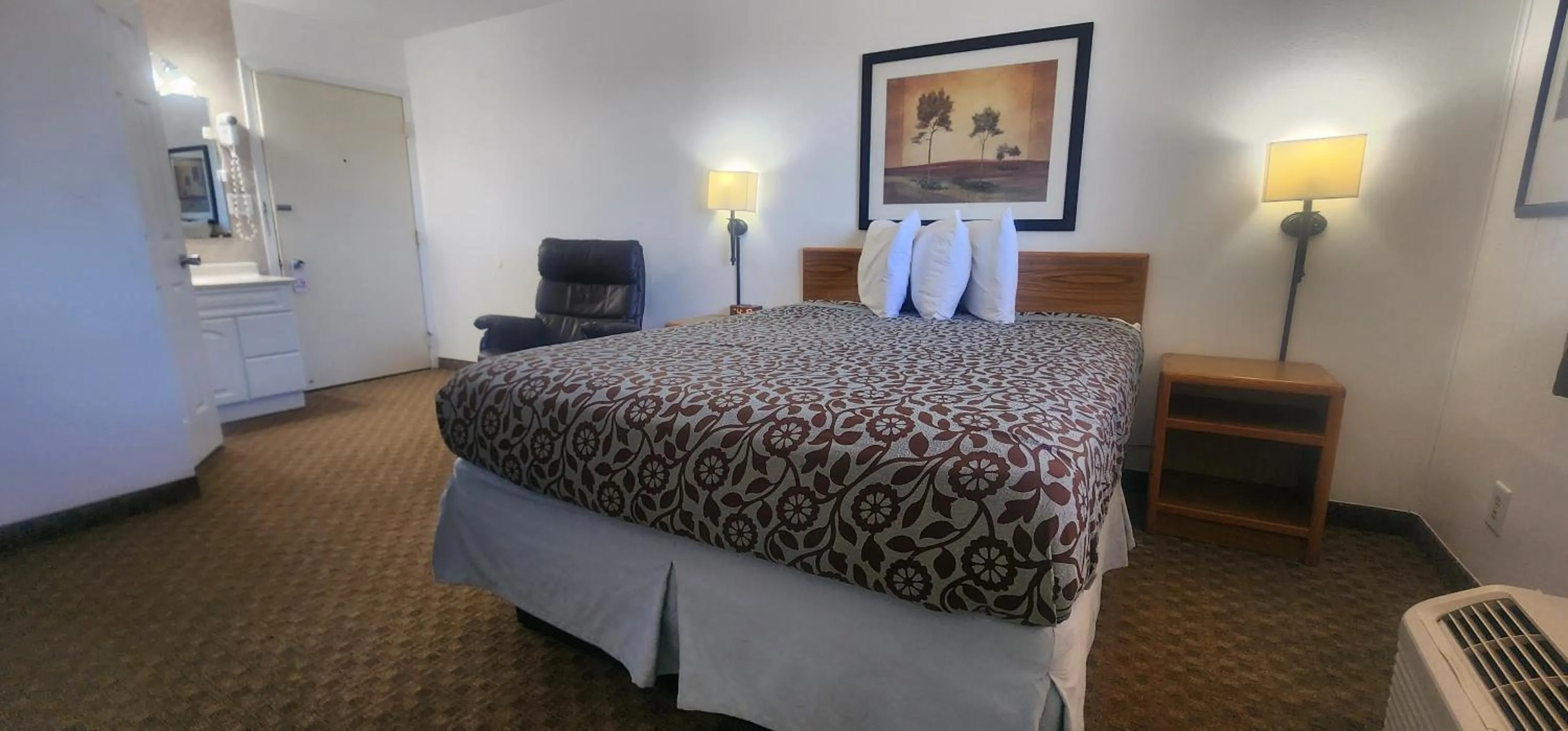 Bed in Lantern Motel