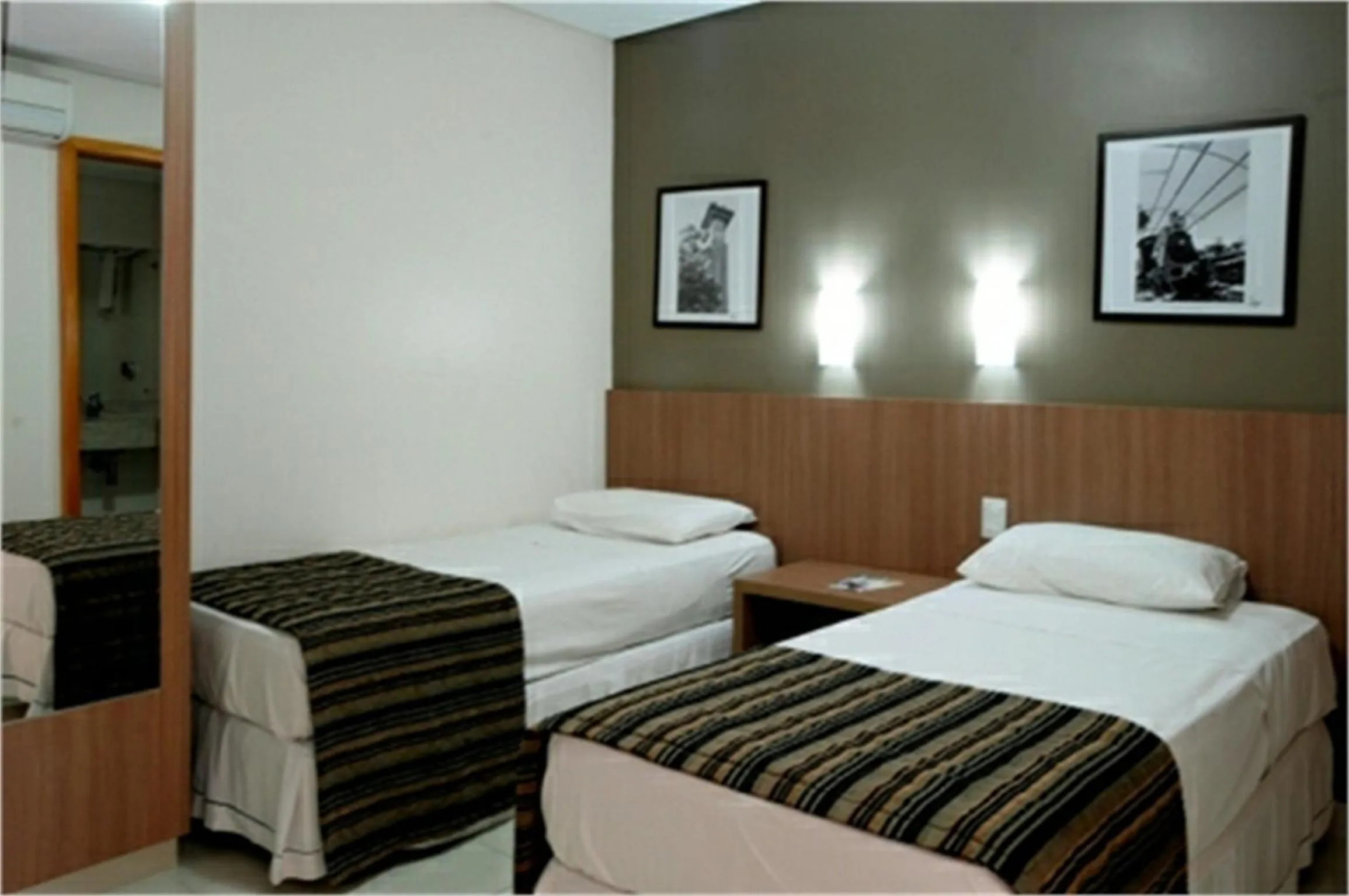 Photo of the whole room in Bristol Evidence Hotel