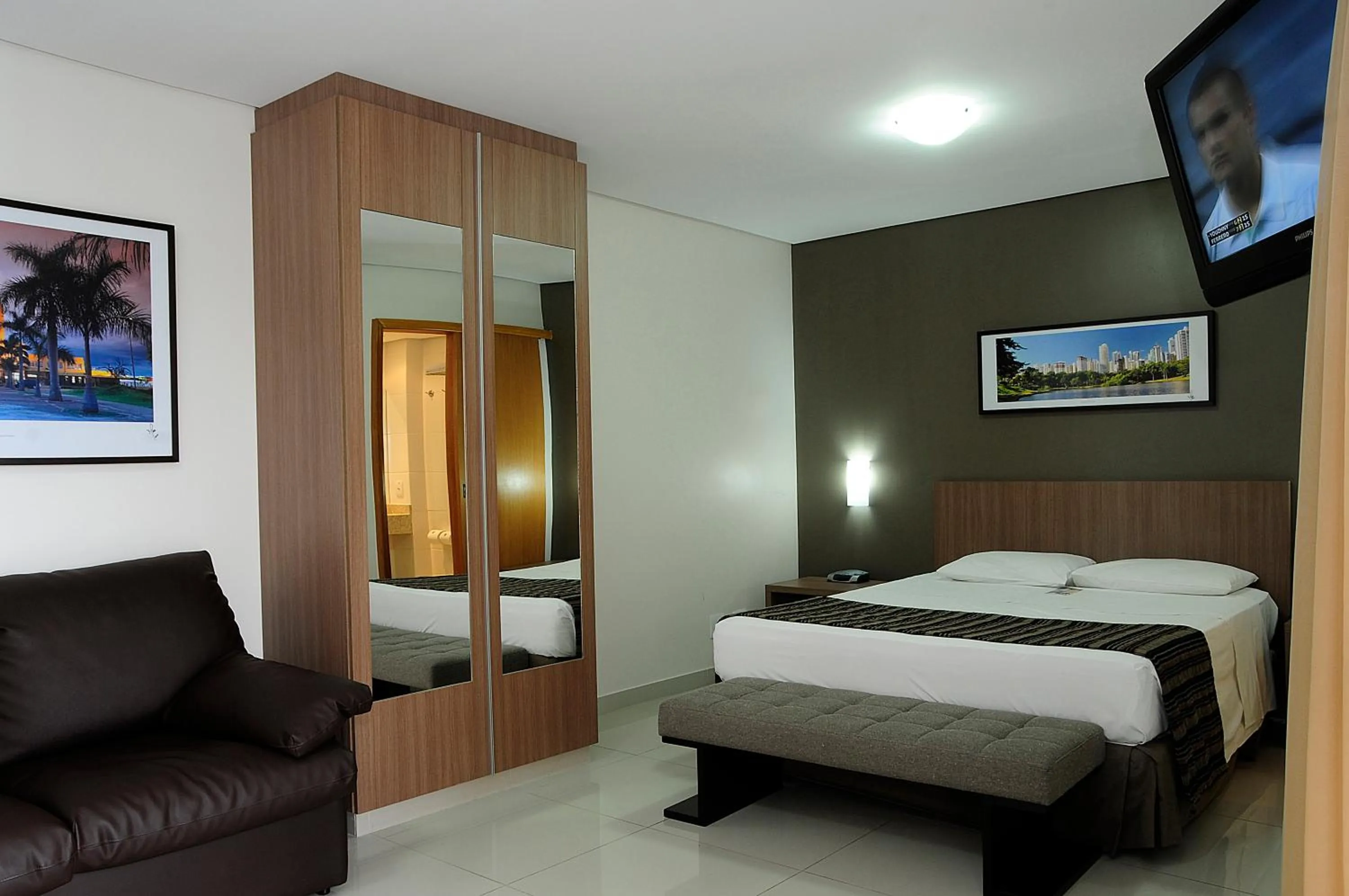 Bedroom in Bristol Evidence Hotel