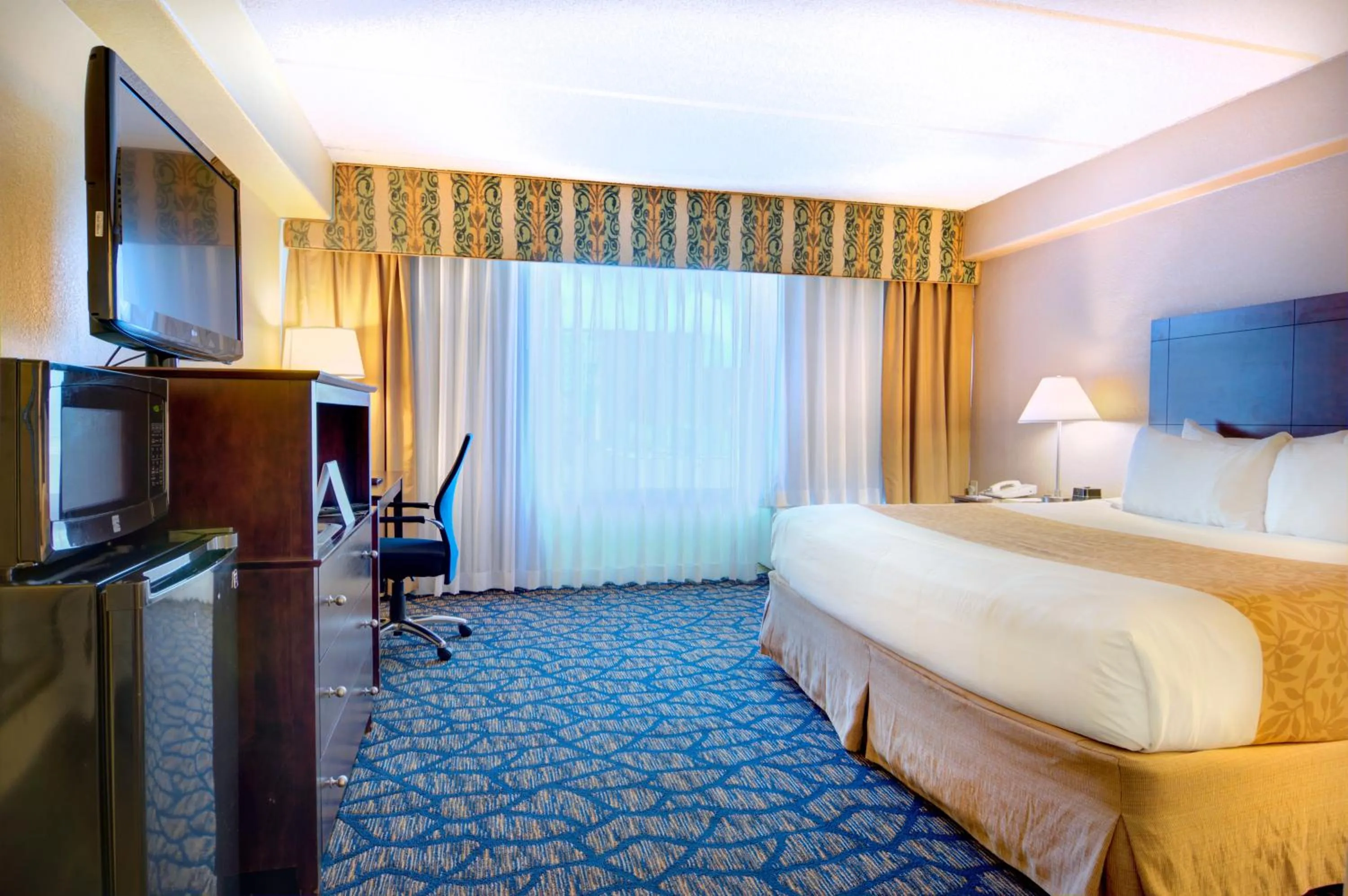 Photo of the whole room, Bed in The Barrymore Hotel Tampa Riverwalk