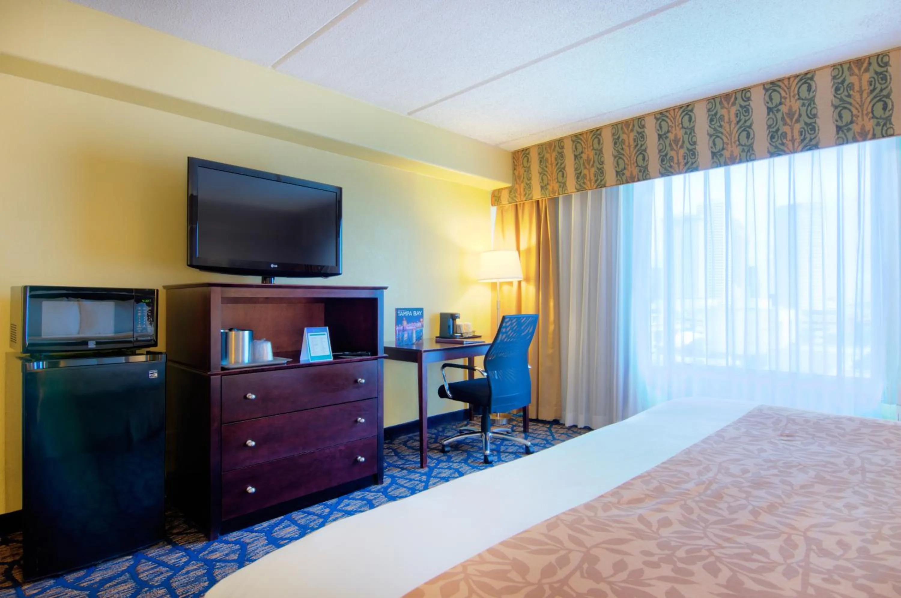 Photo of the whole room, Bed in The Barrymore Hotel Tampa Riverwalk