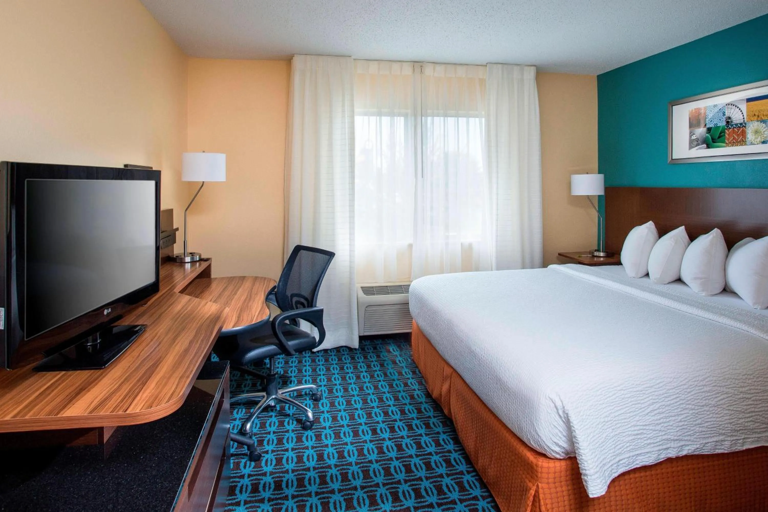 Photo of the whole room, Bed in Fairfield Inn & Suites by Marriott Branson