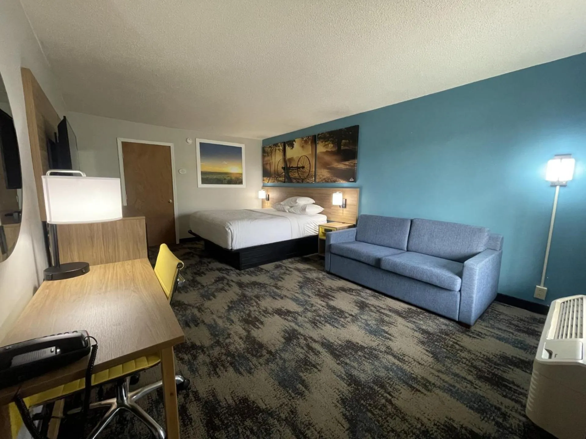 Bed in Days Inn & Suites by Wyndham York