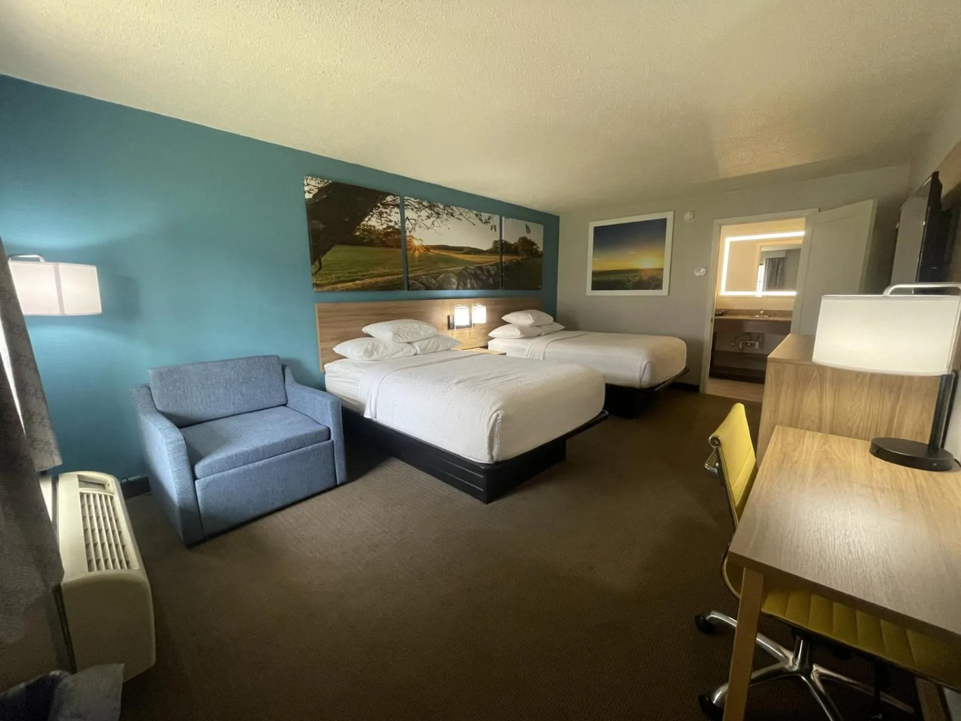 Bed in Days Inn & Suites by Wyndham York