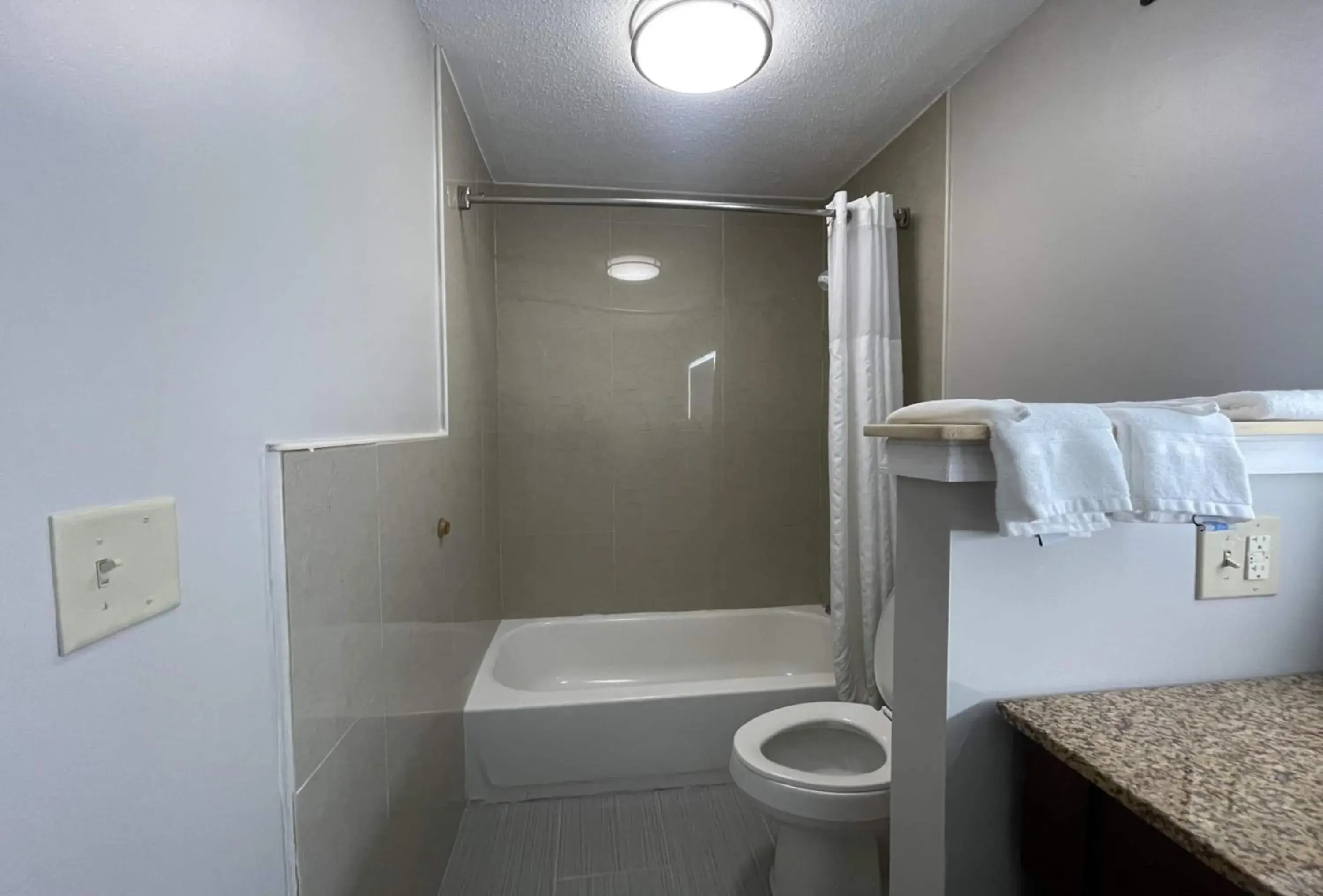 Bathroom in Days Inn & Suites by Wyndham York Bathroom in Days Inn & Suites by Wyndham York