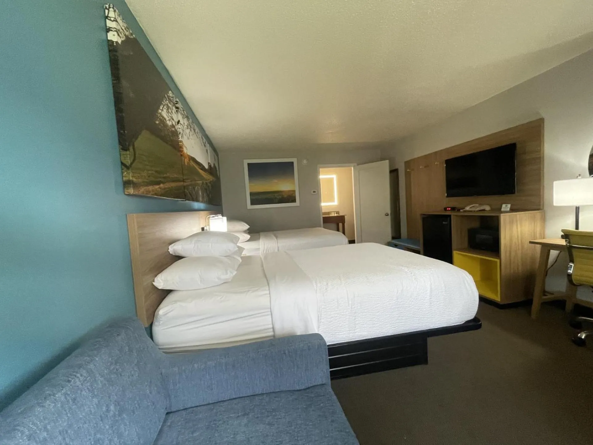 Bed in Days Inn & Suites by Wyndham York