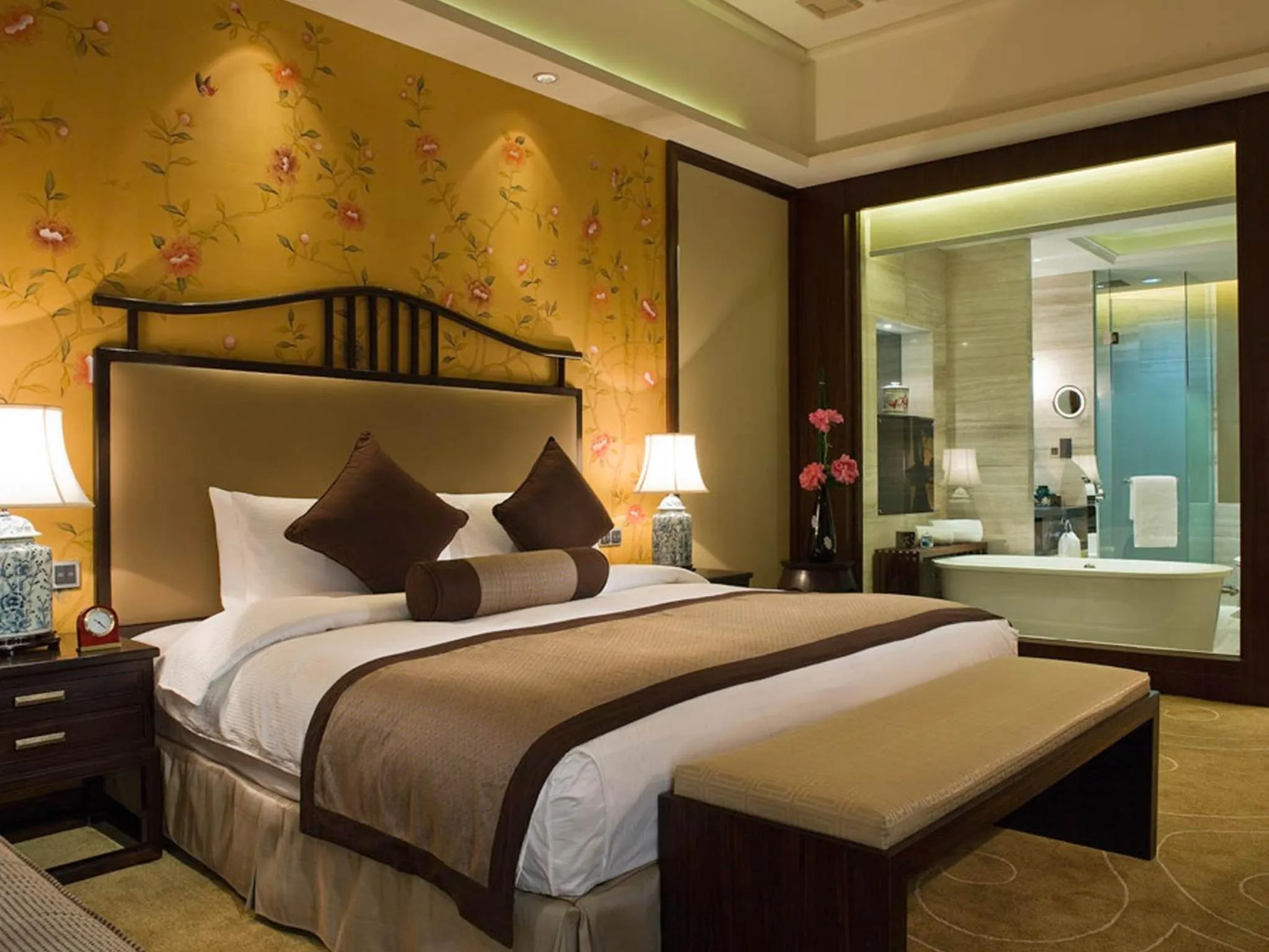 Bedroom, Bed in Hotel Shanghai Sheshan Oriental - Handwritten Collection