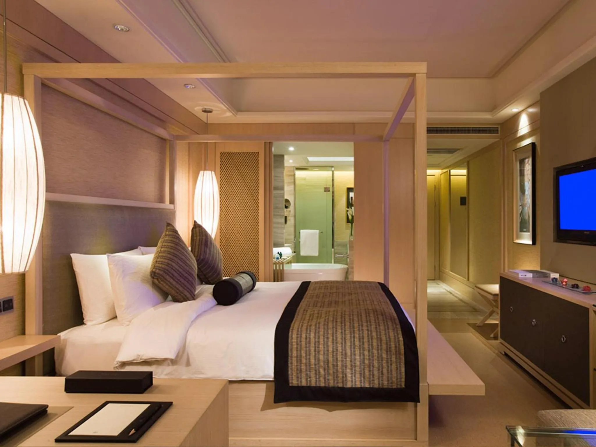 Bedroom, Bed in Hotel Shanghai Sheshan Oriental - Handwritten Collection