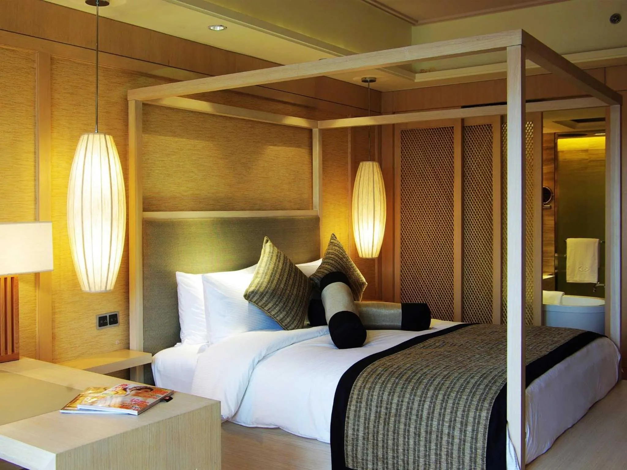 Bedroom, Bed in Hotel Shanghai Sheshan Oriental - Handwritten Collection