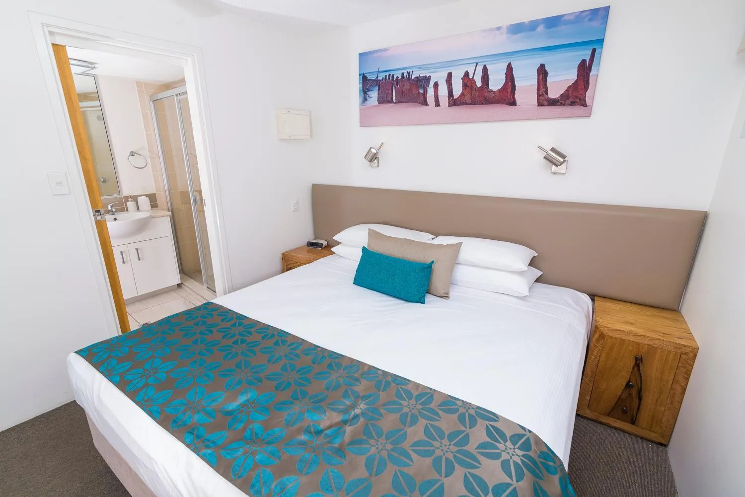 Bedroom, Bed in Beach Club Resort Mooloolaba