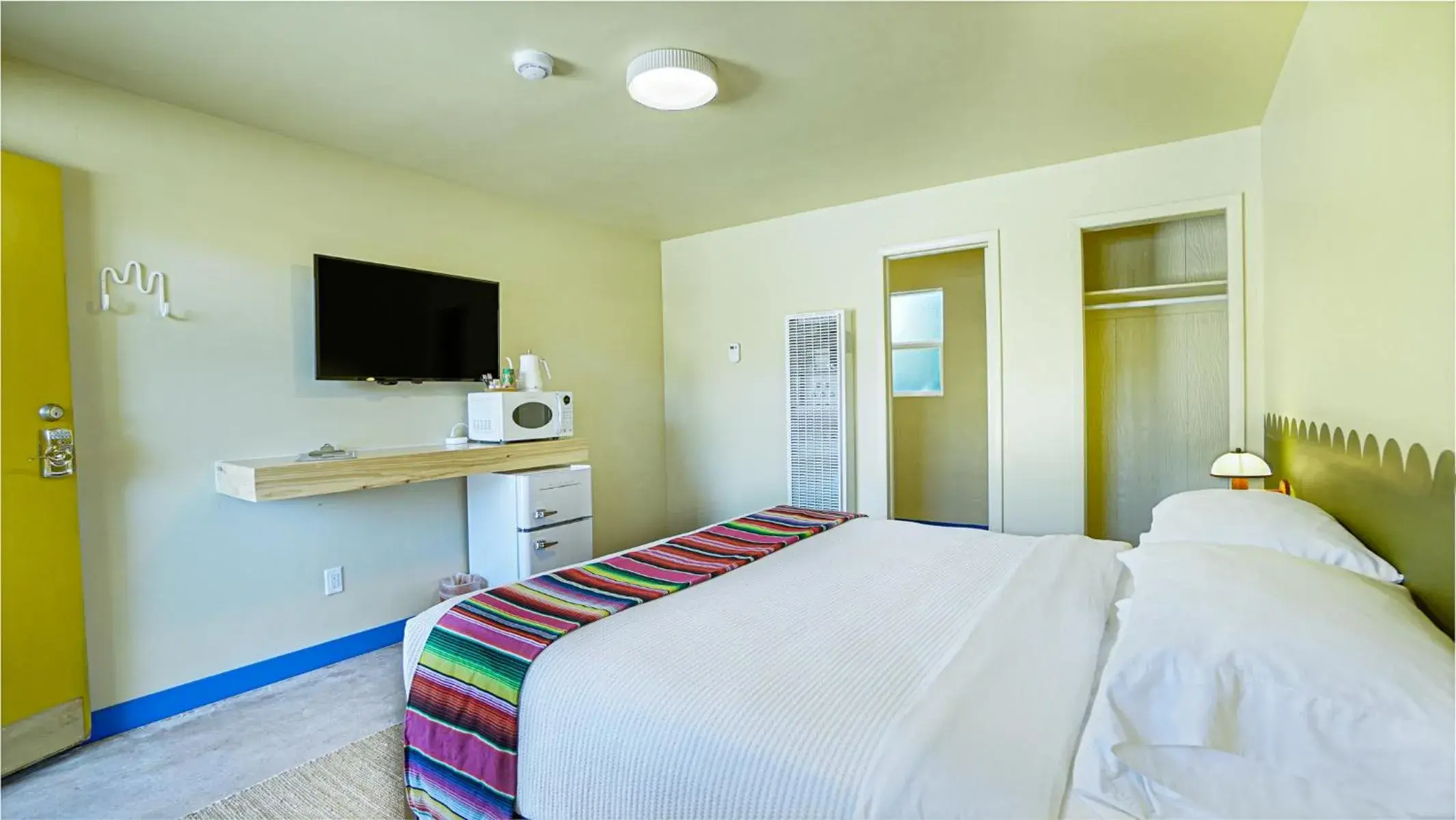 Bed in The Siesta Motel Bed in The Siesta Motel