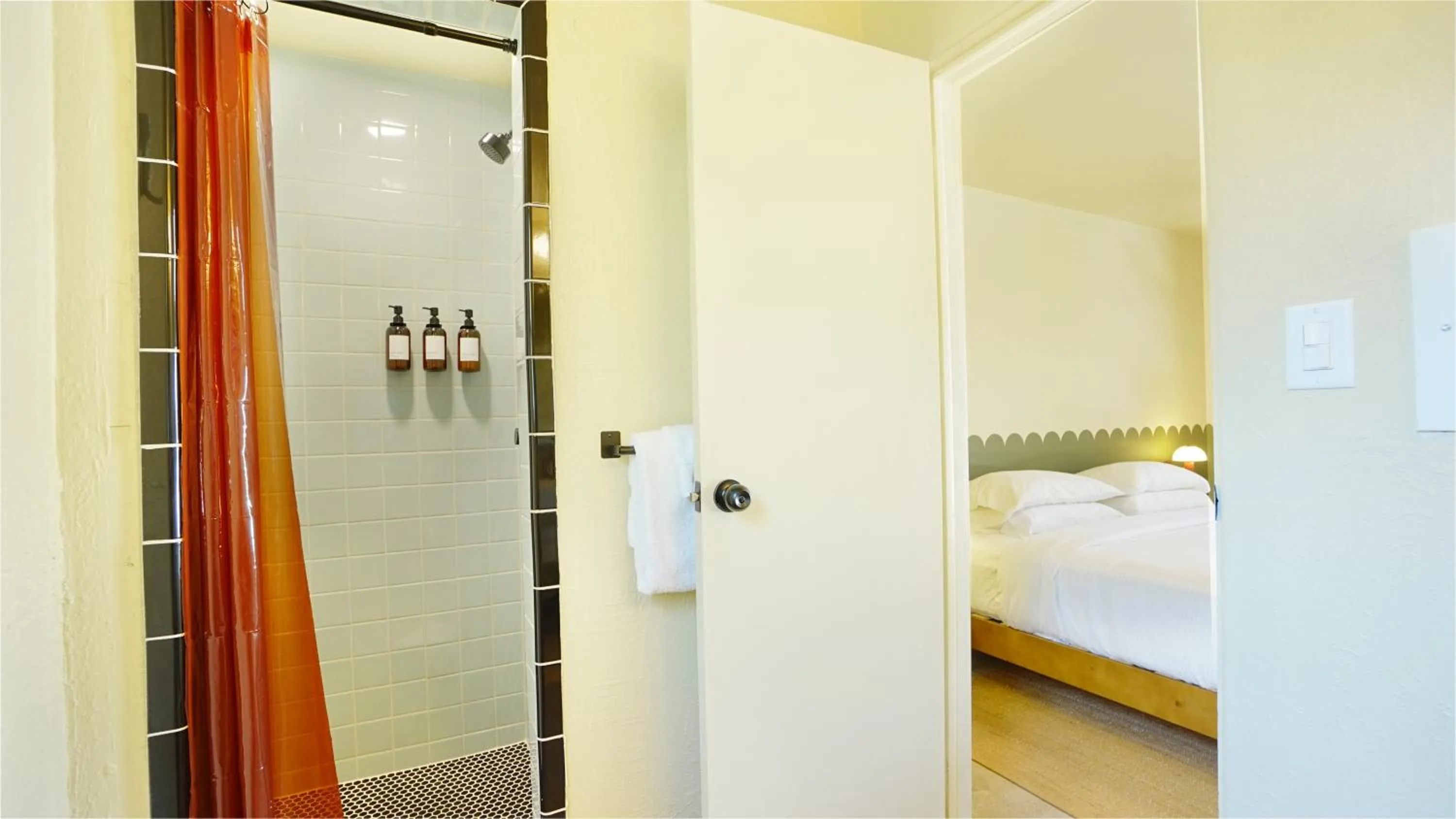 Bed in The Siesta Motel