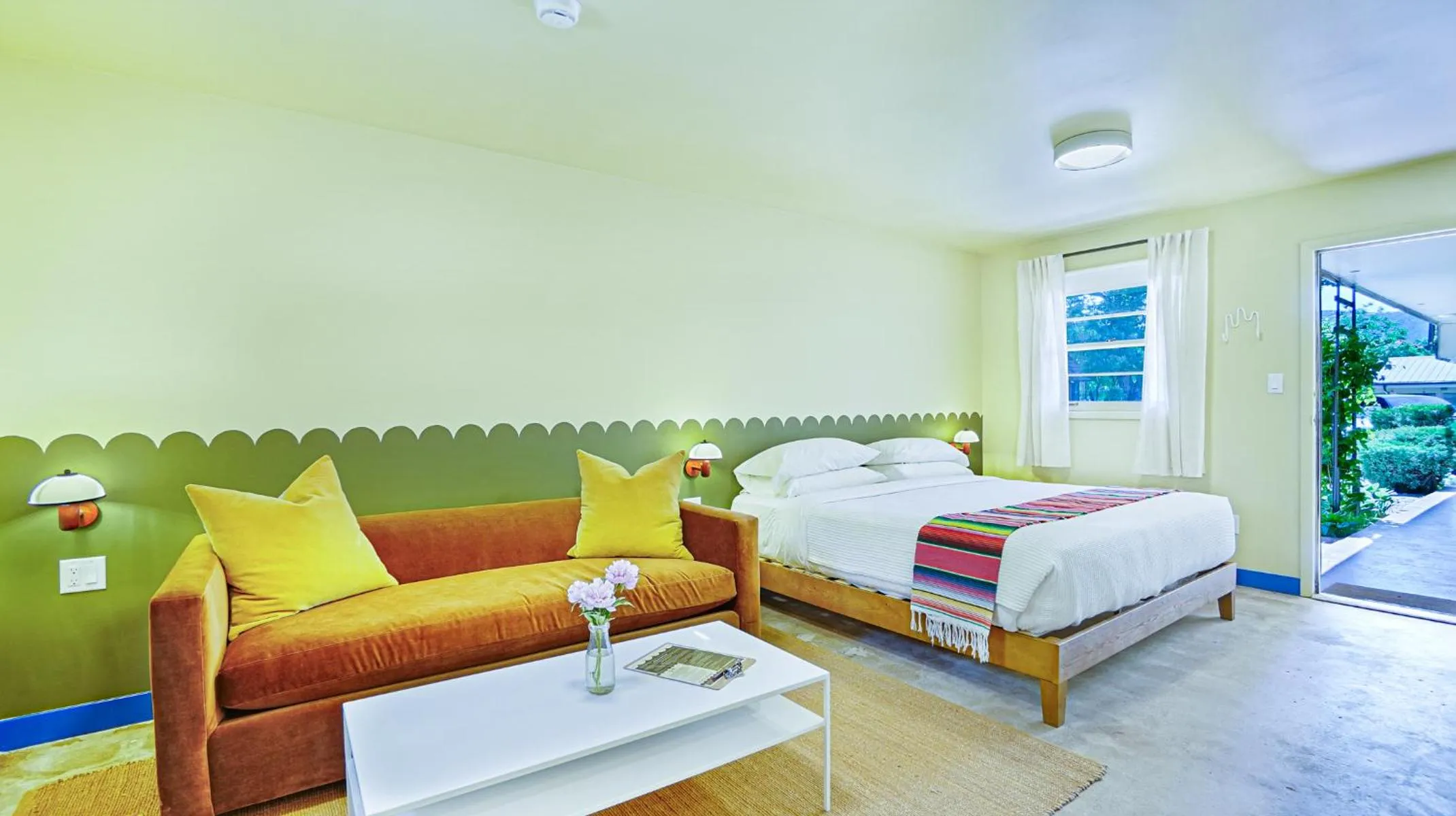 Bed in The Siesta Motel