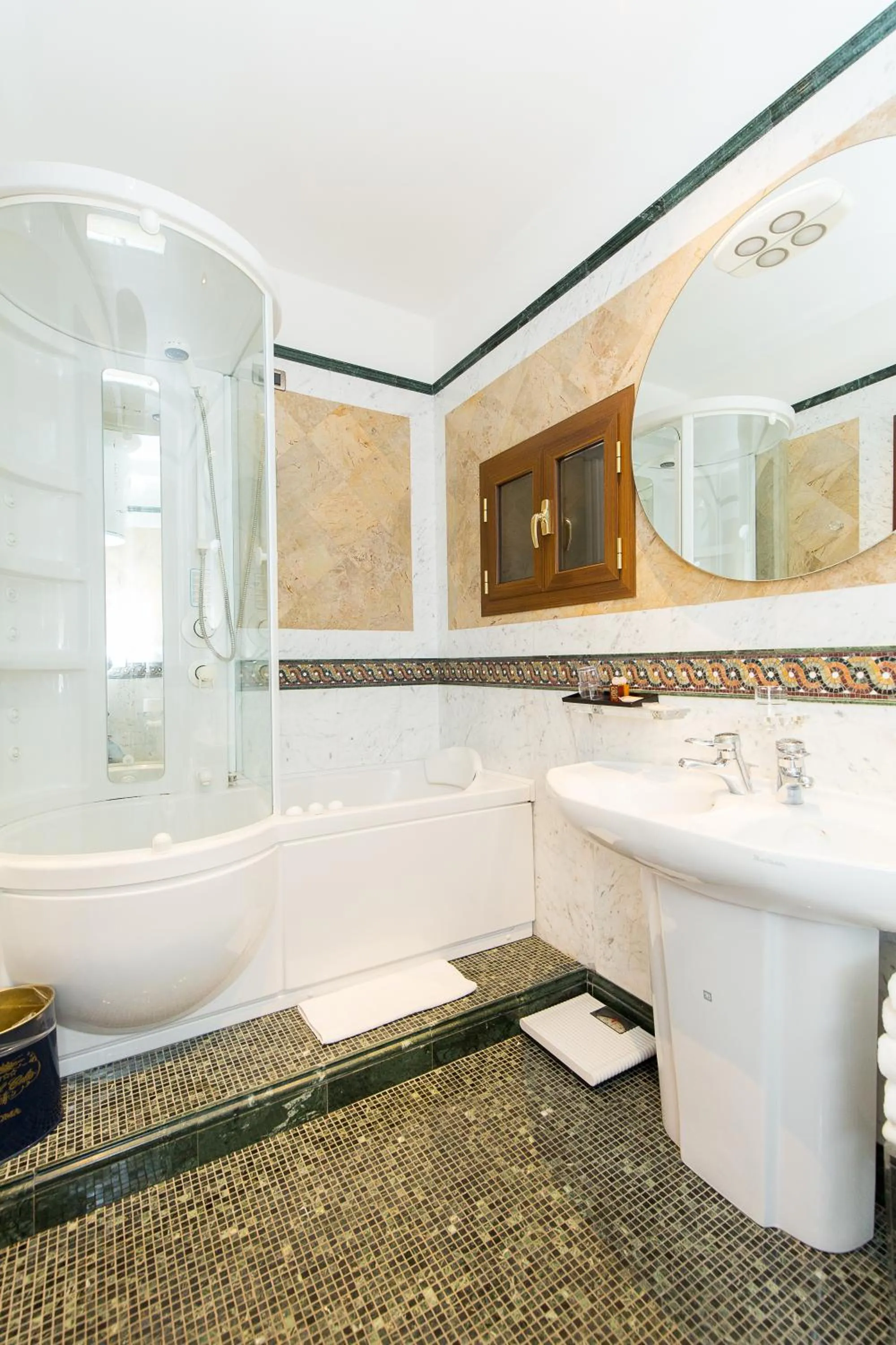 Bathroom in Hotel Celio