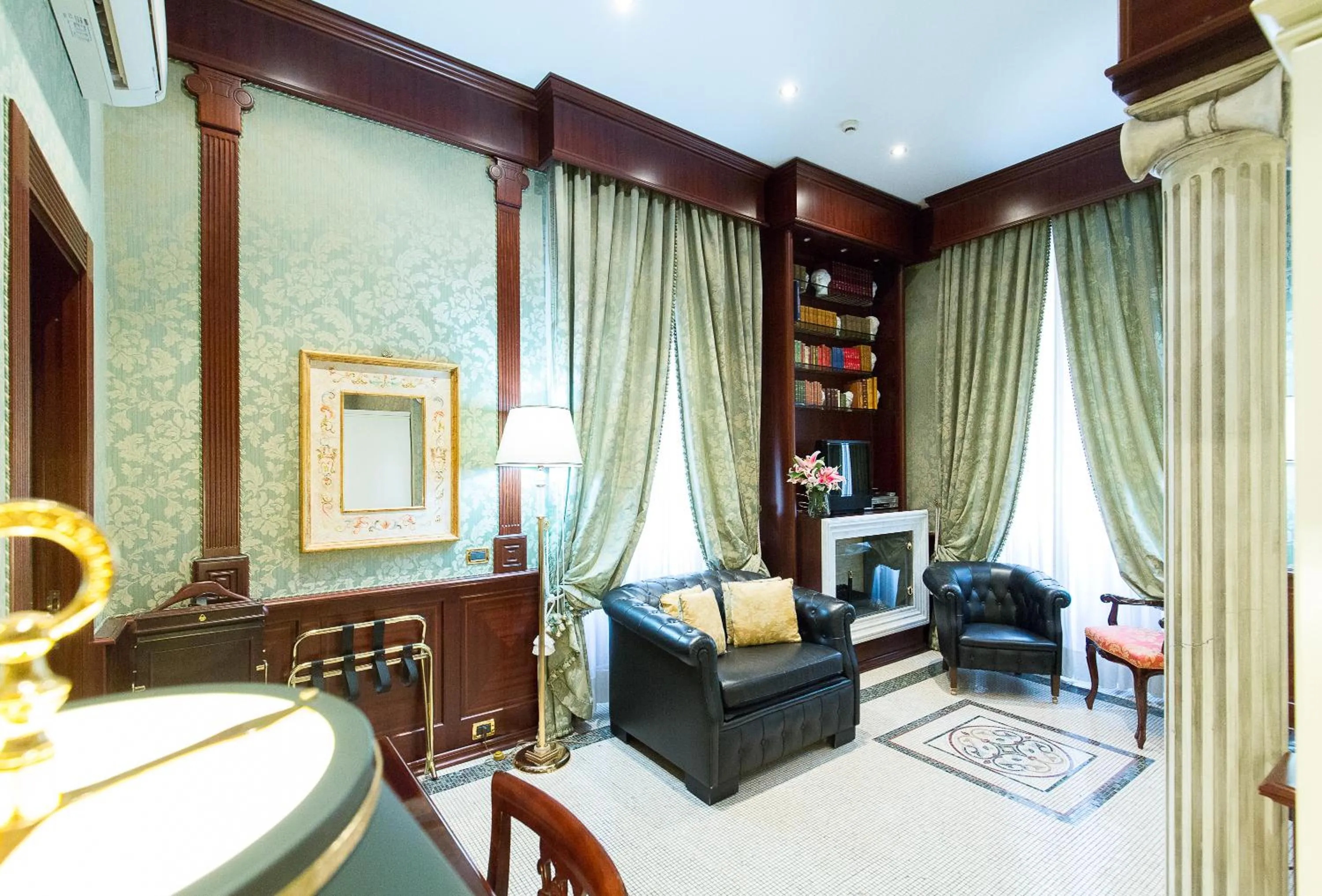 Library in Hotel Celio