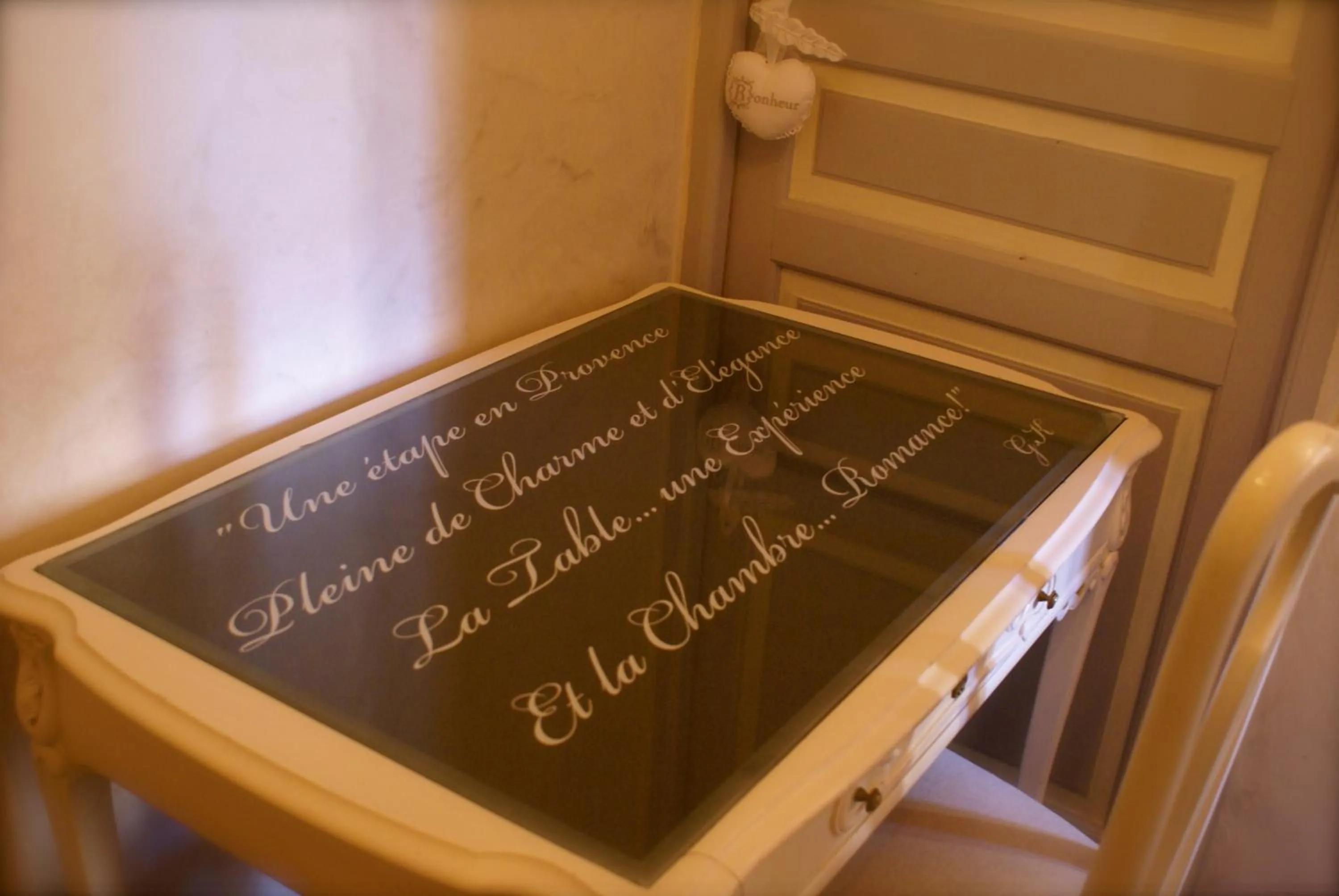 Logo/Certificate/Sign in Le Crillon