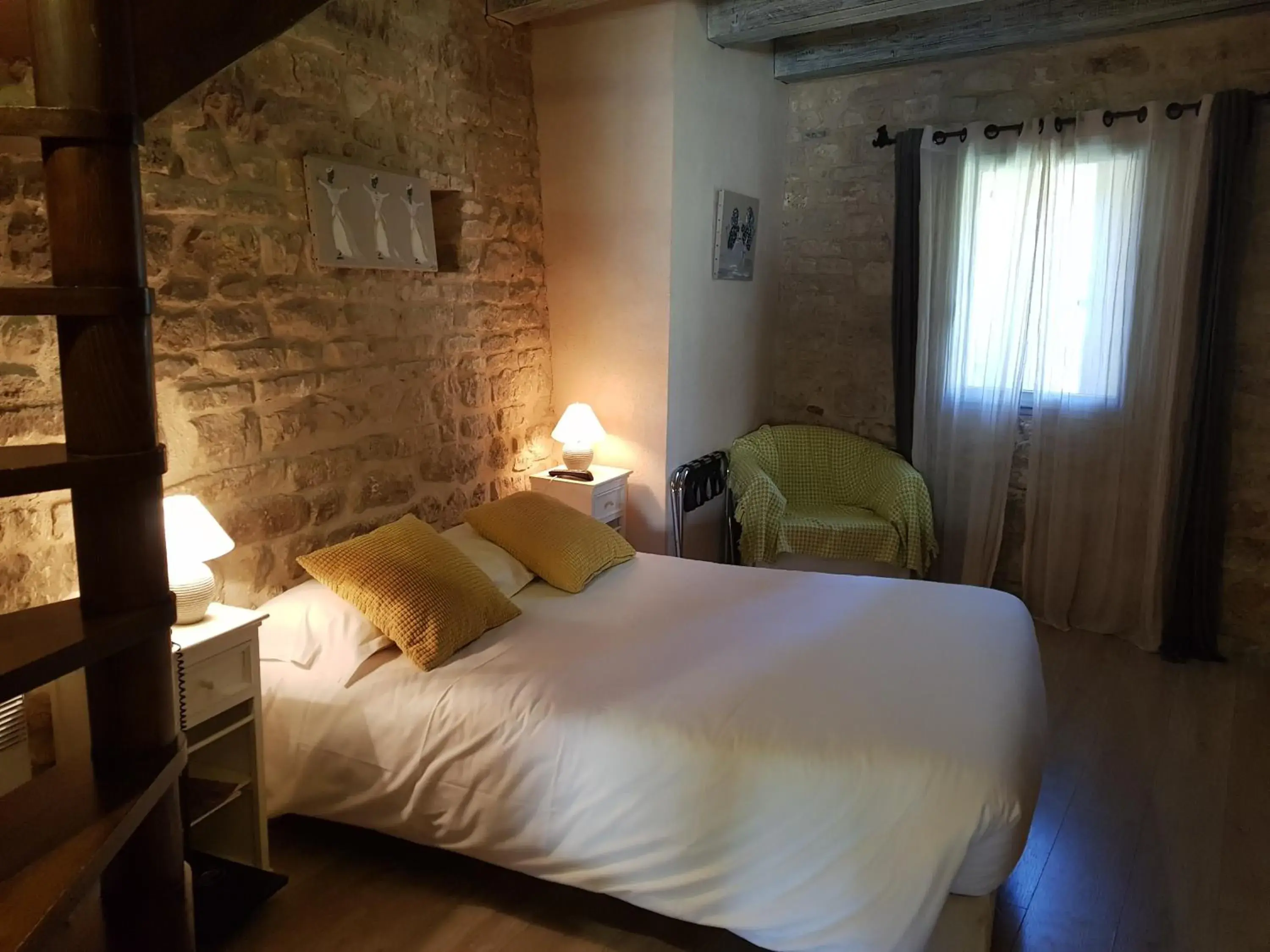 Charm Triple Room in Le Crillon Charm Triple Room in Le Crillon