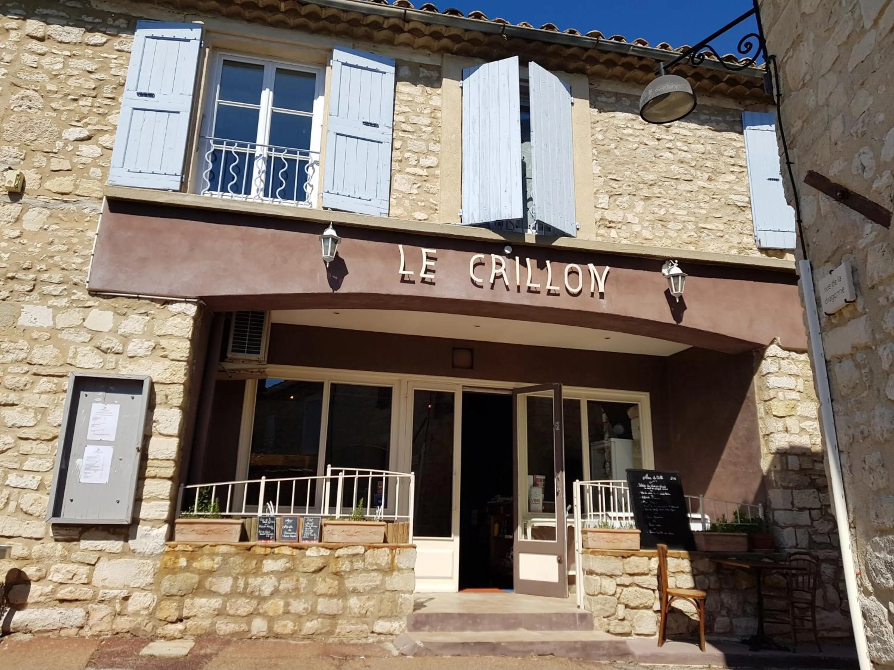 Facade/entrance in Le Crillon
