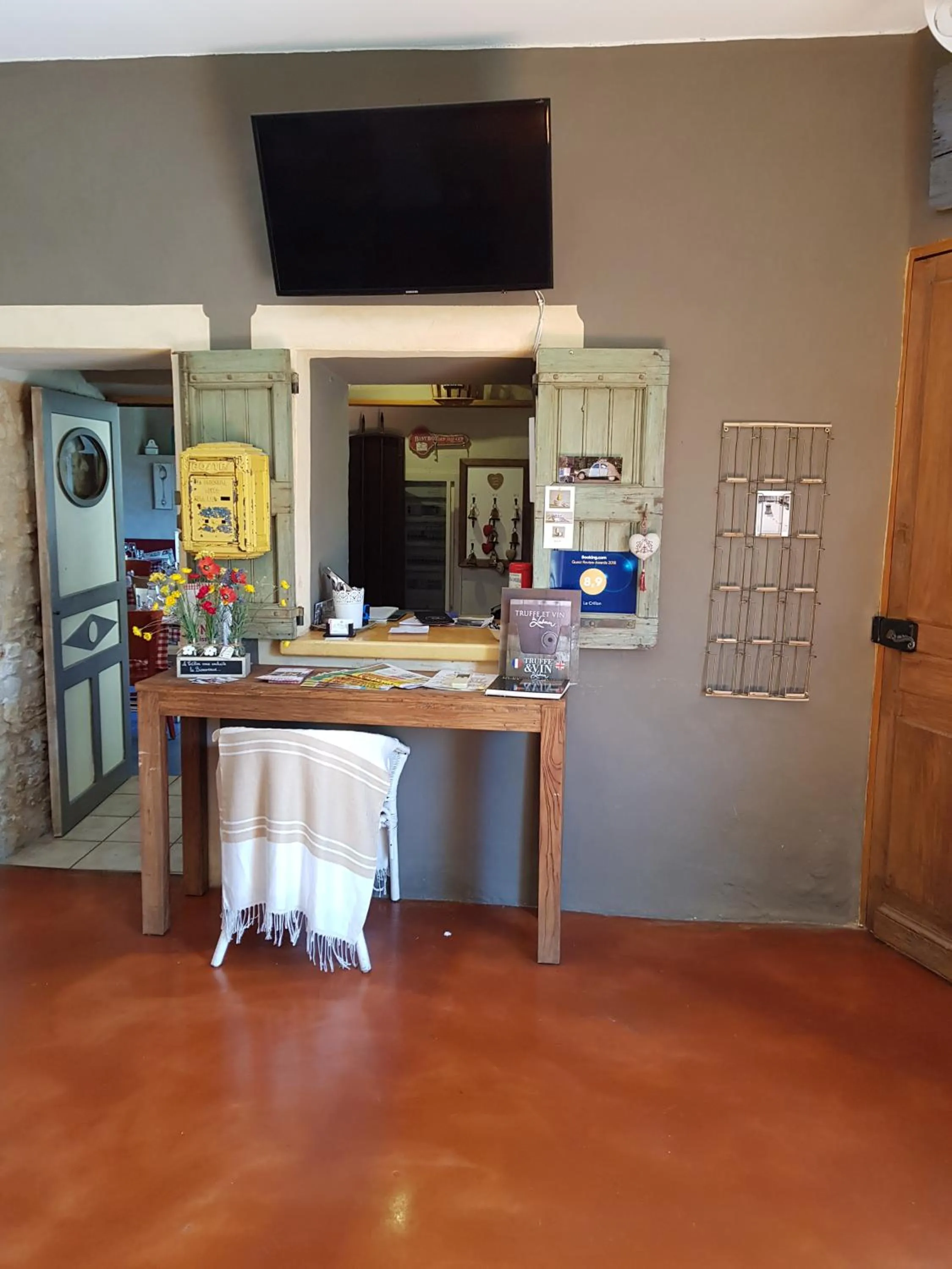 Lobby or reception in Le Crillon