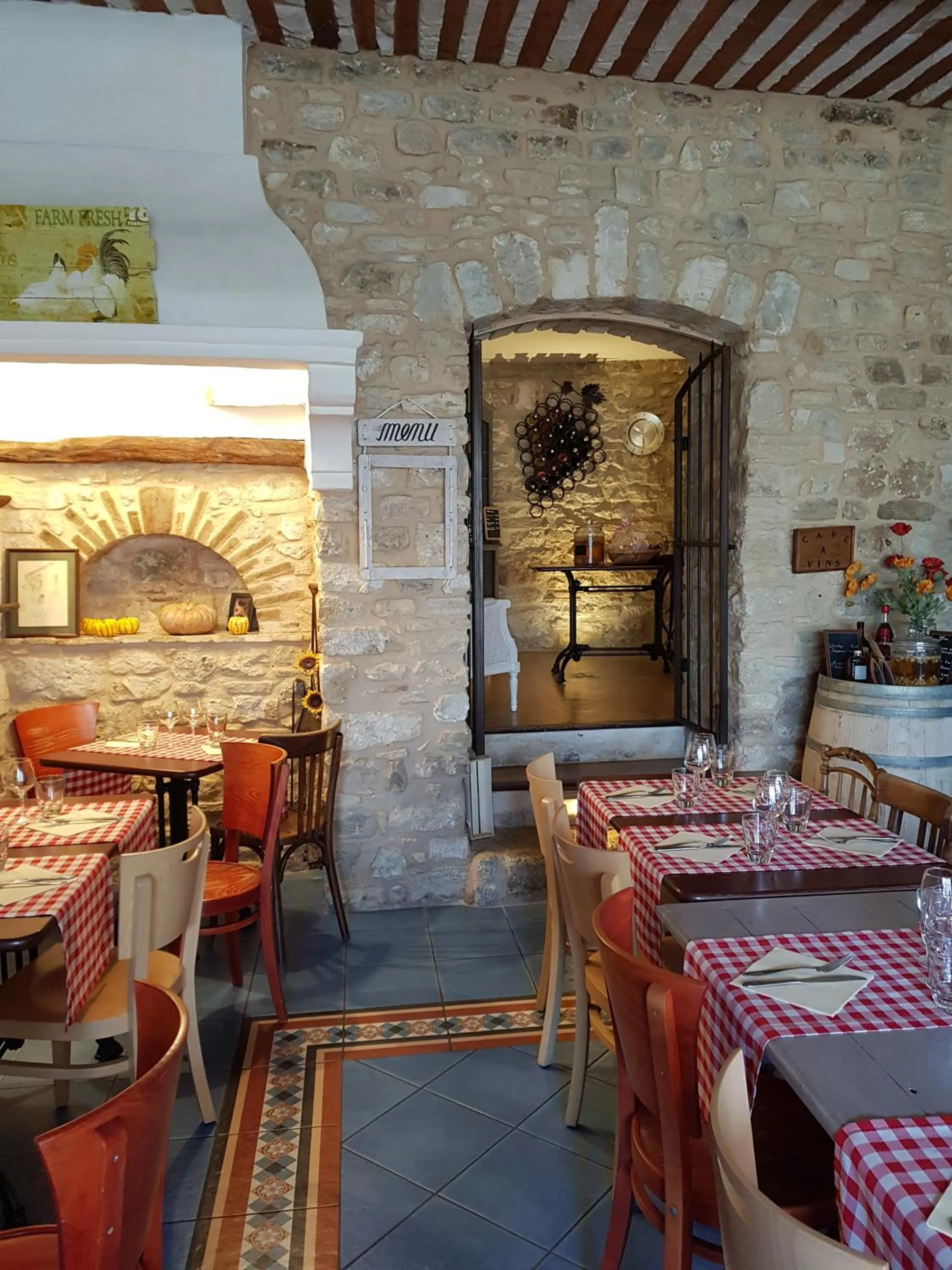 Restaurant/places to eat in Le Crillon