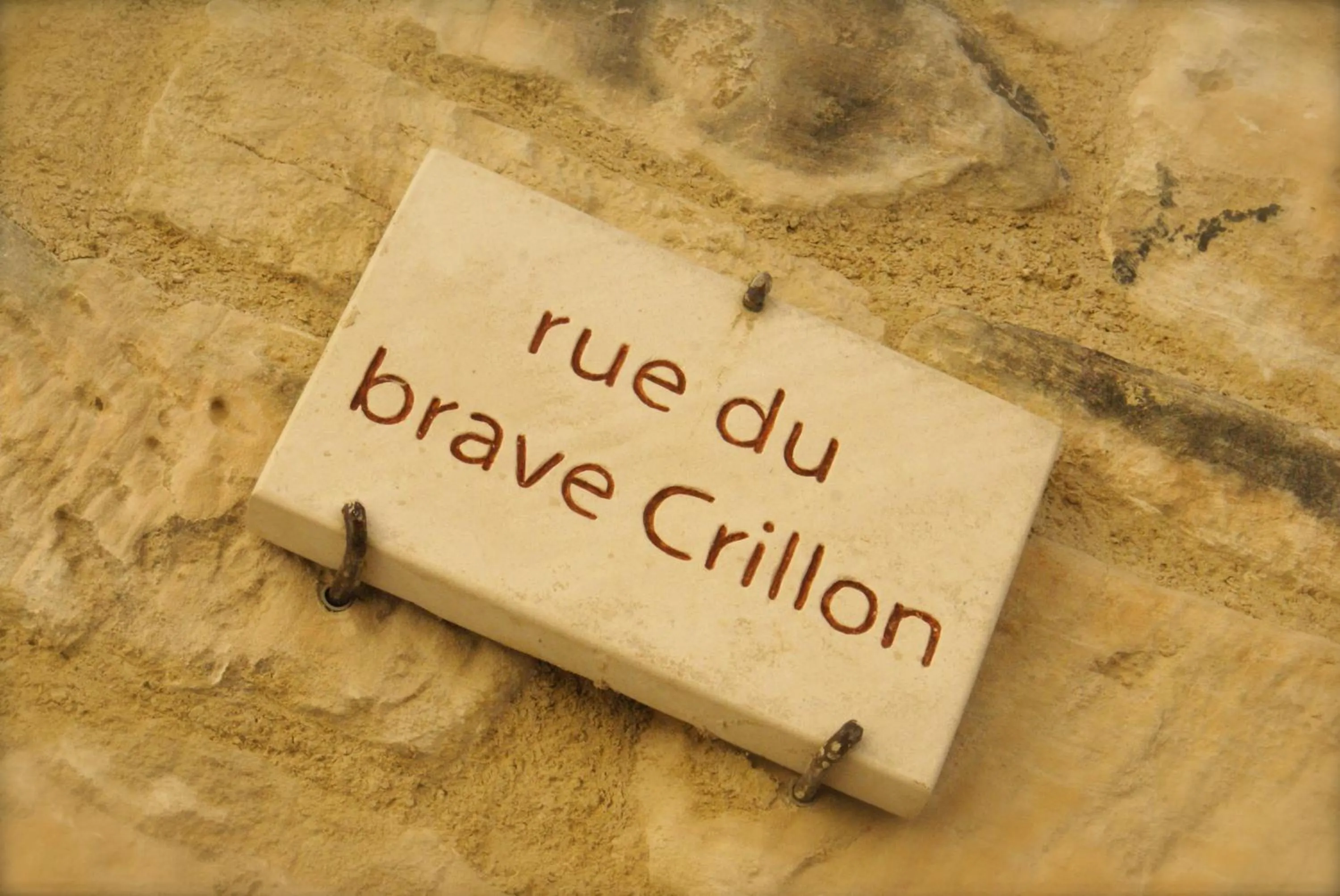 Logo/Certificate/Sign in Le Crillon