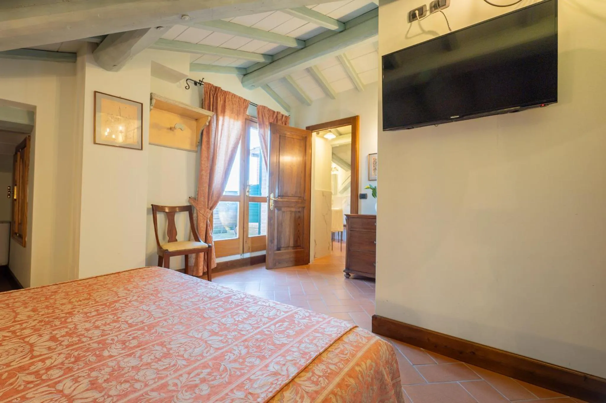 Photo of the whole room, Bed in Locanda Poggioleone